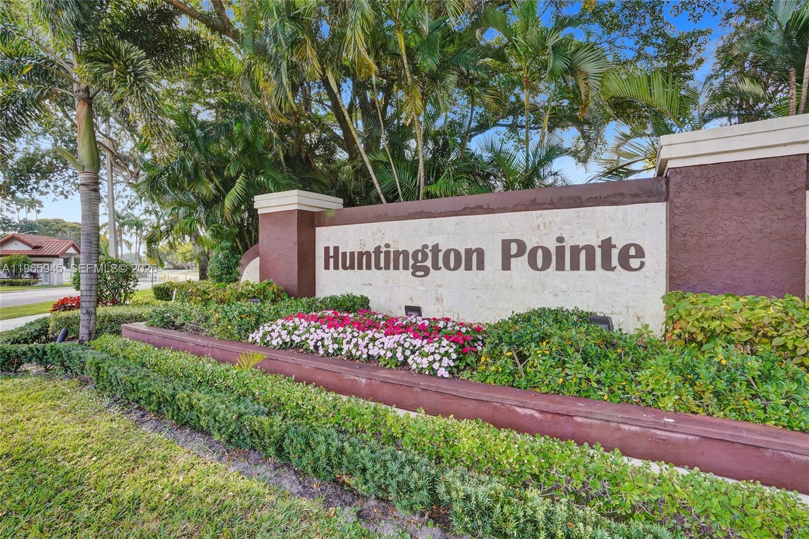 HUNTINGTON POINTE - Residential