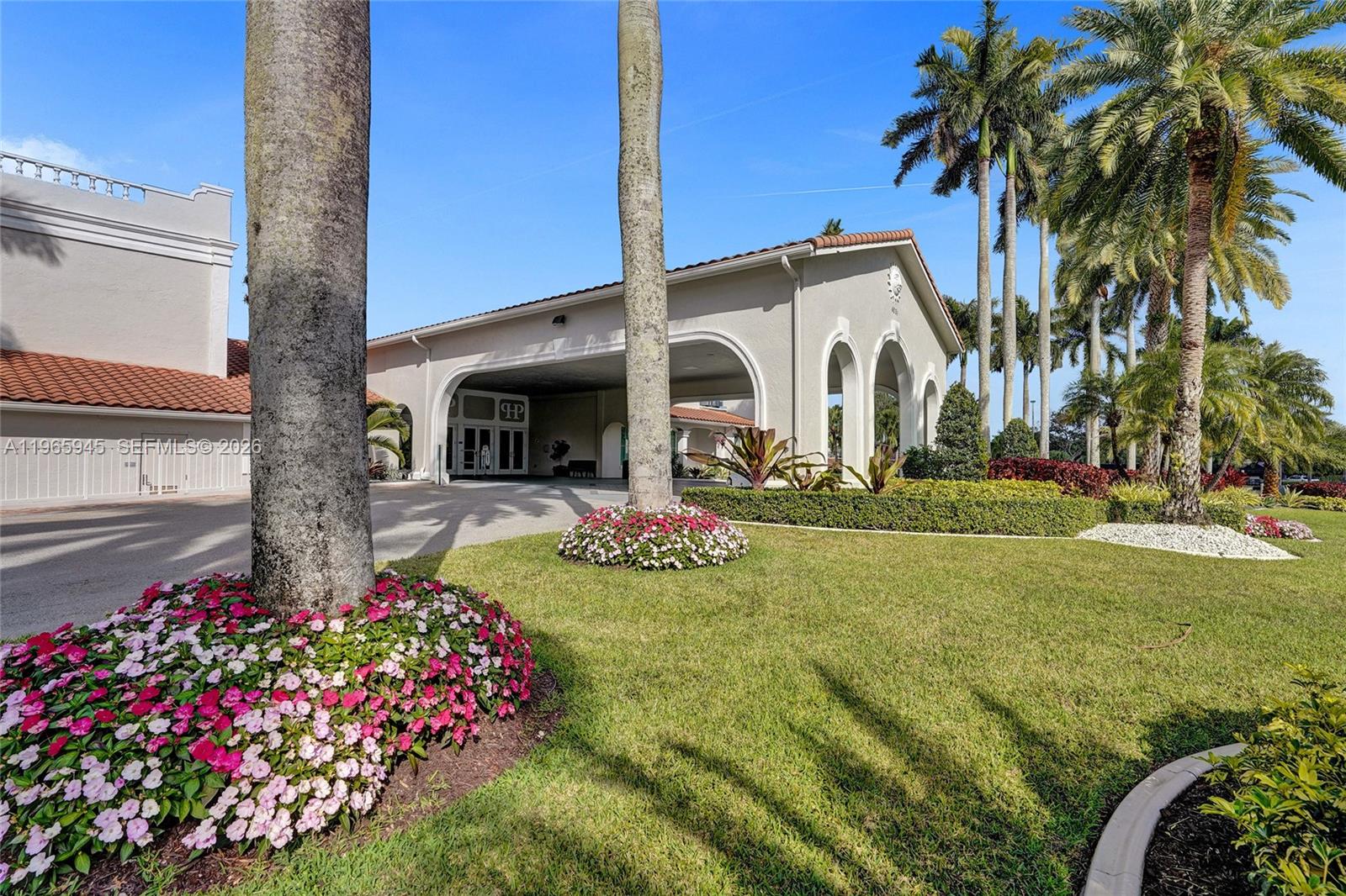 HUNTINGTON POINTE - Residential