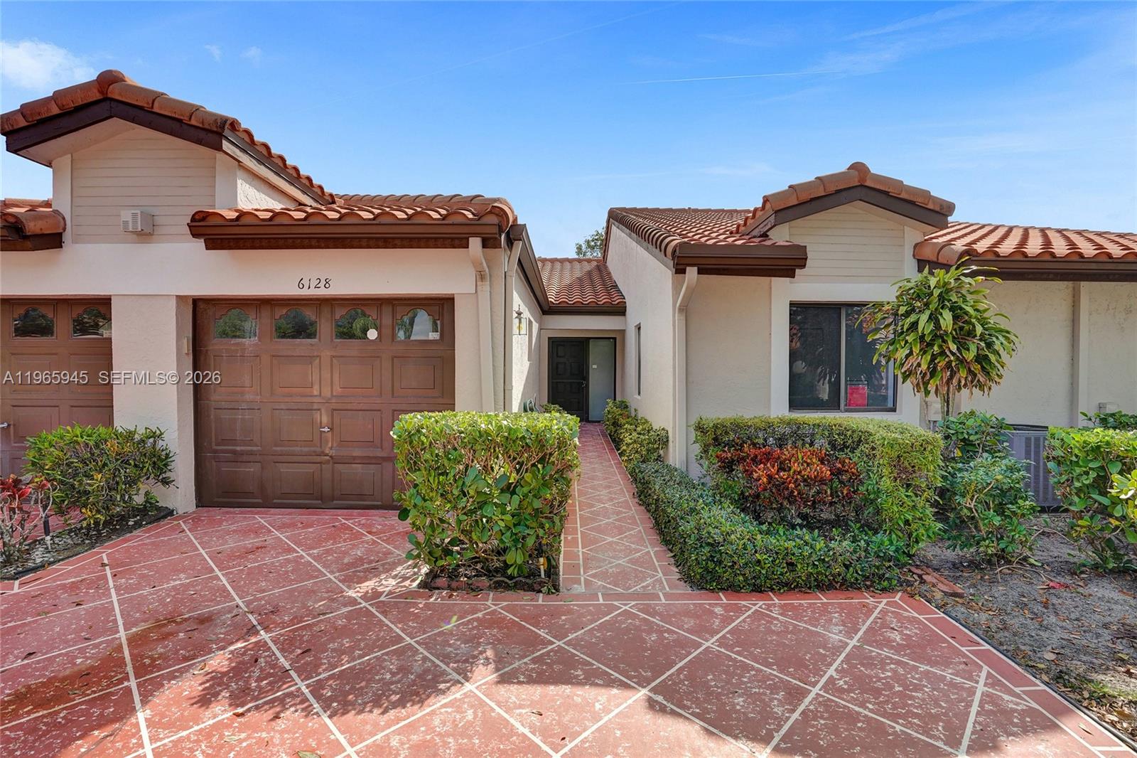 HUNTINGTON POINTE - Residential