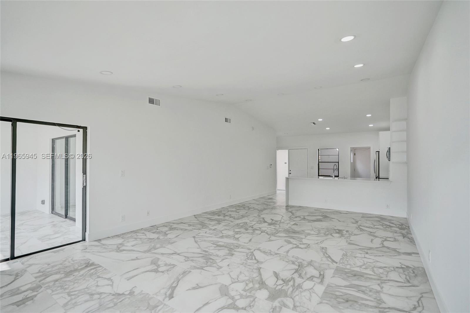 HUNTINGTON POINTE - Residential