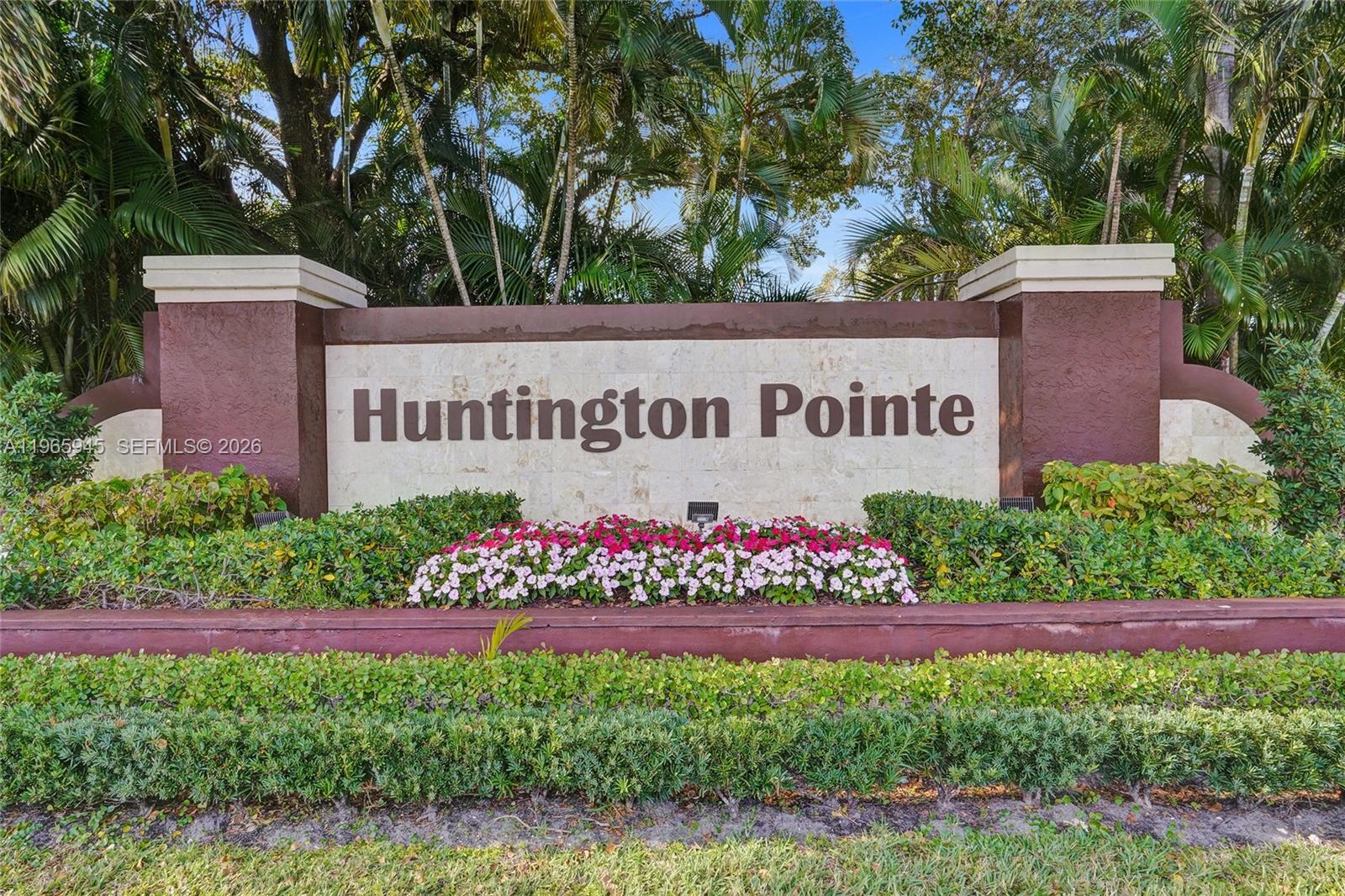 HUNTINGTON POINTE - Residential