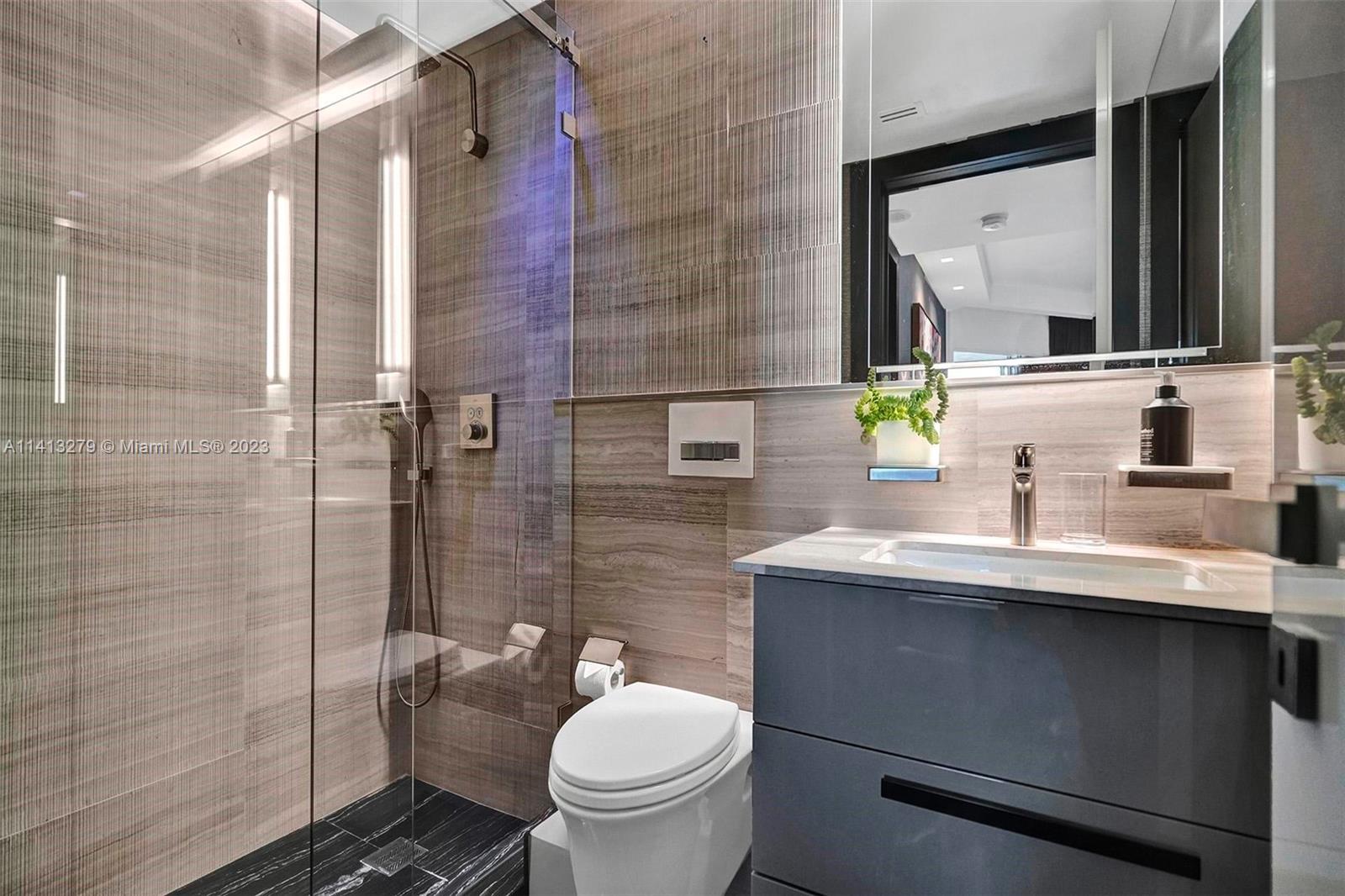 THE PINNACLE CONDO - Residential