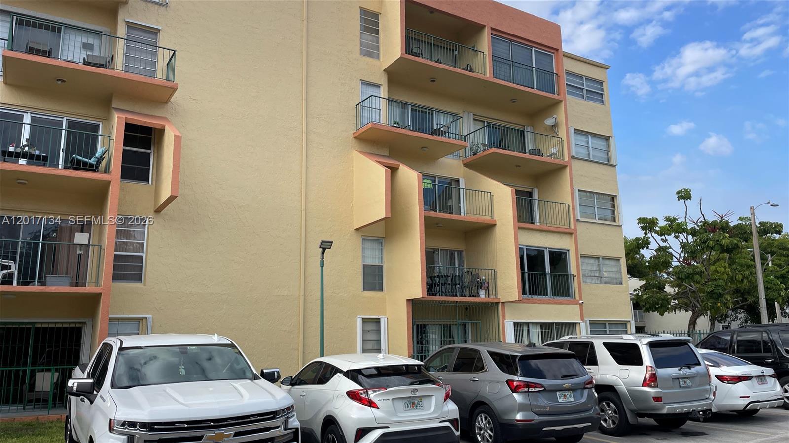 1975 W 44th Pl 405