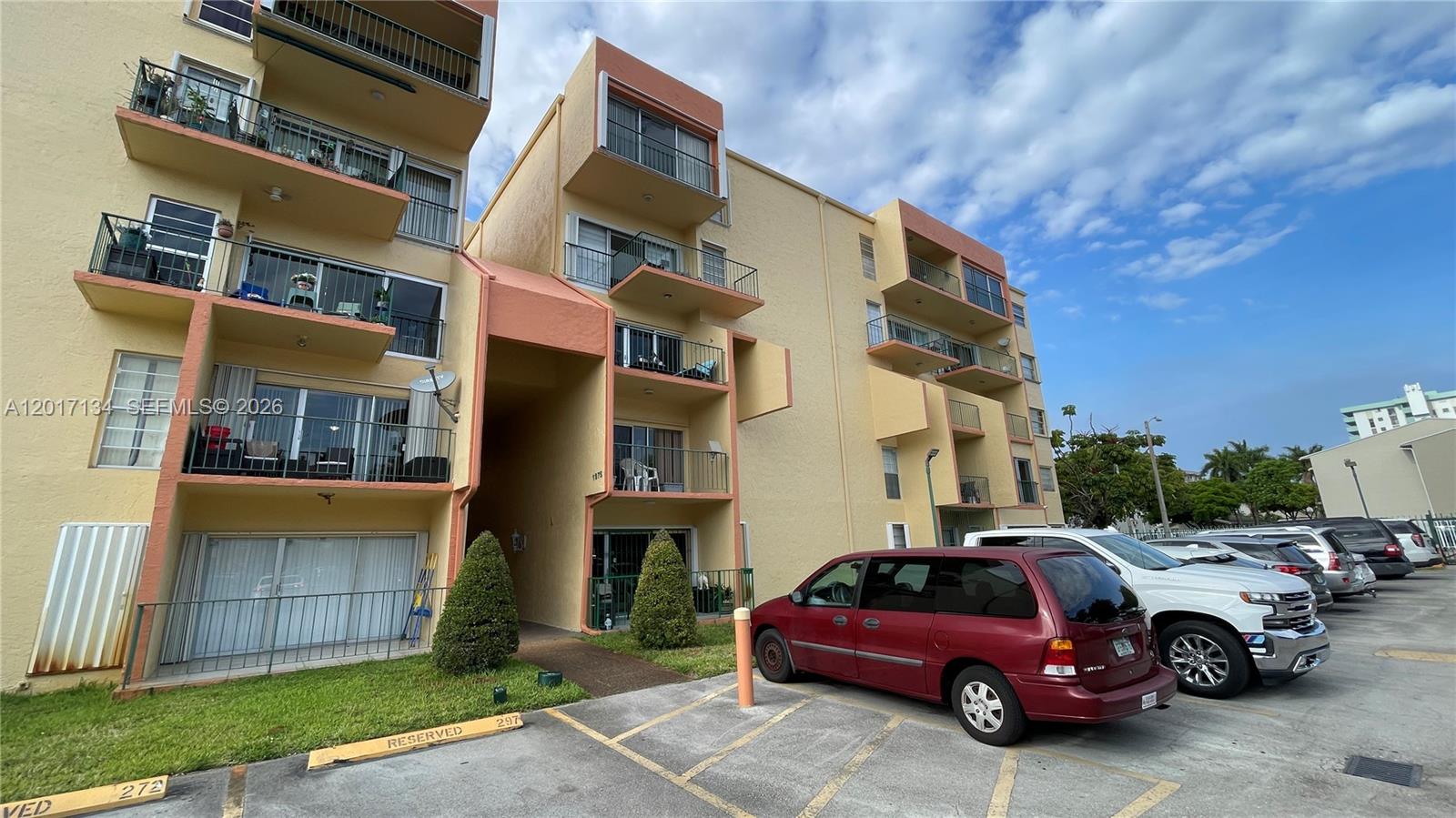 1975 W 44th Pl 405