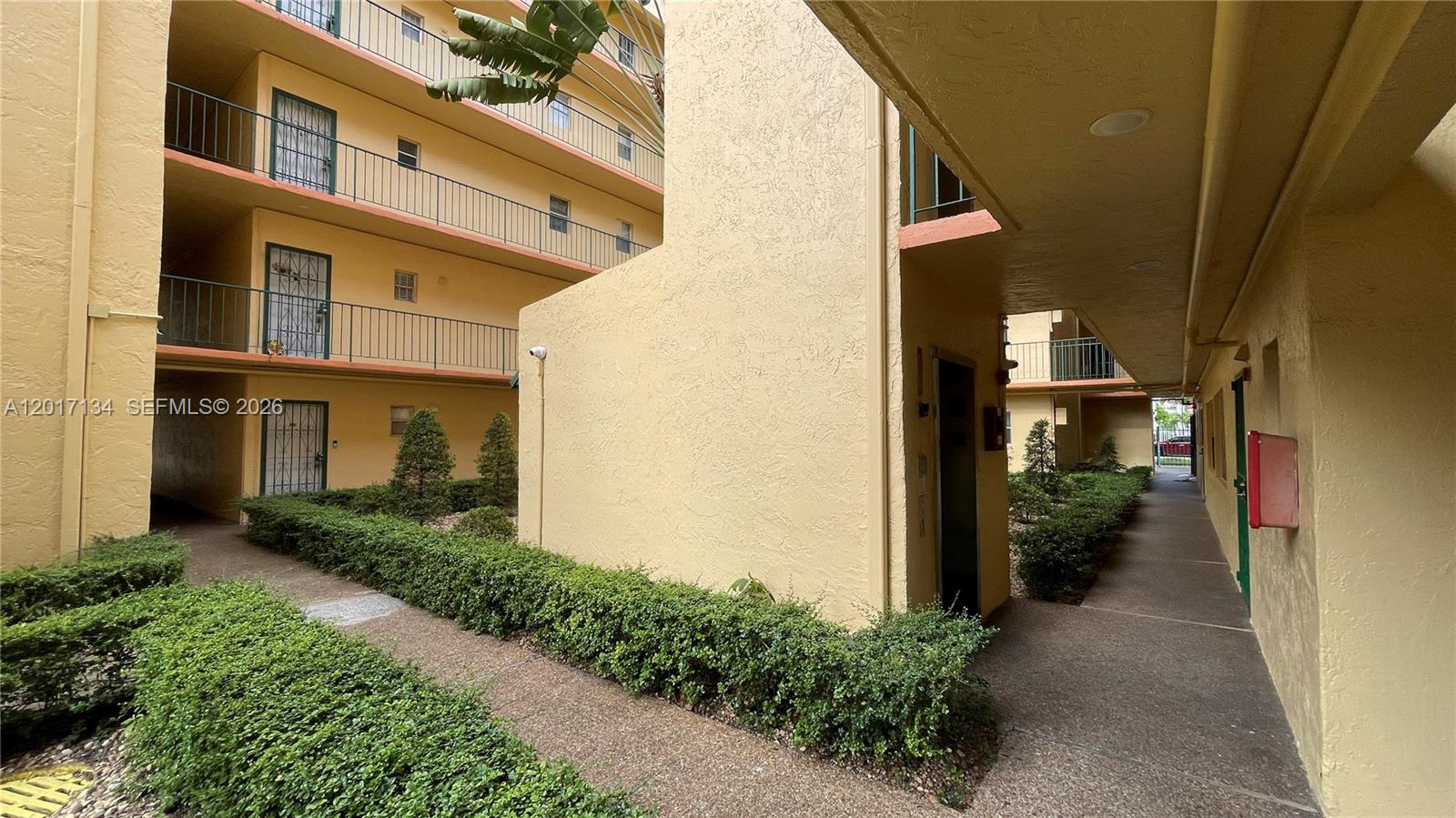 1975 W 44th Pl 405
