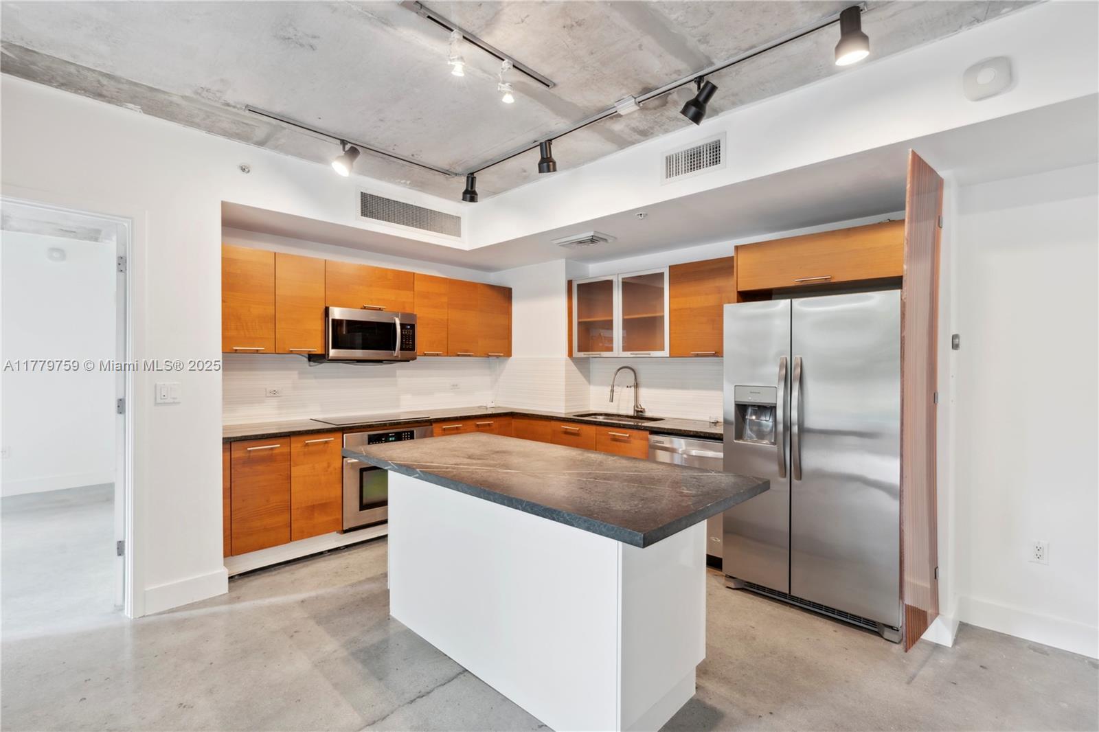 3451 NE 1st Ave M0707