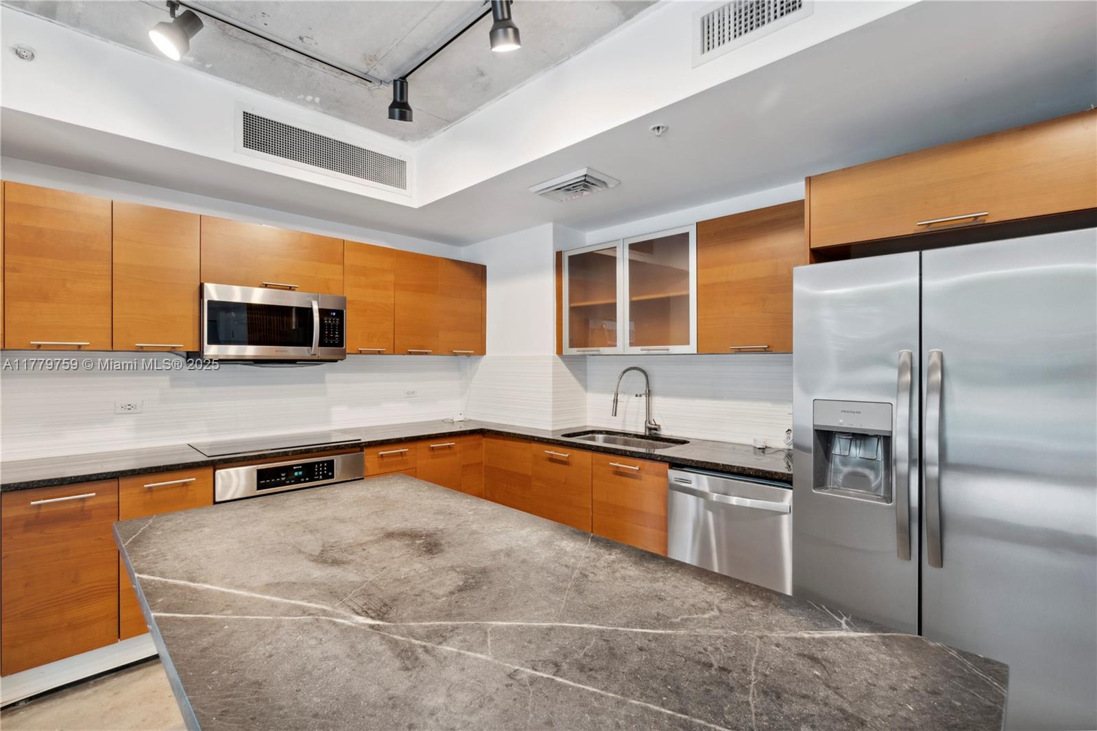 3451 NE 1st Ave M0707