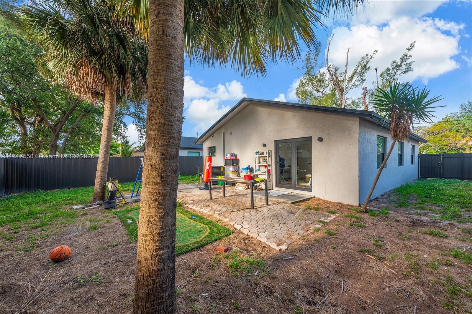 HALLANDALE PARK NO 3 - Residential