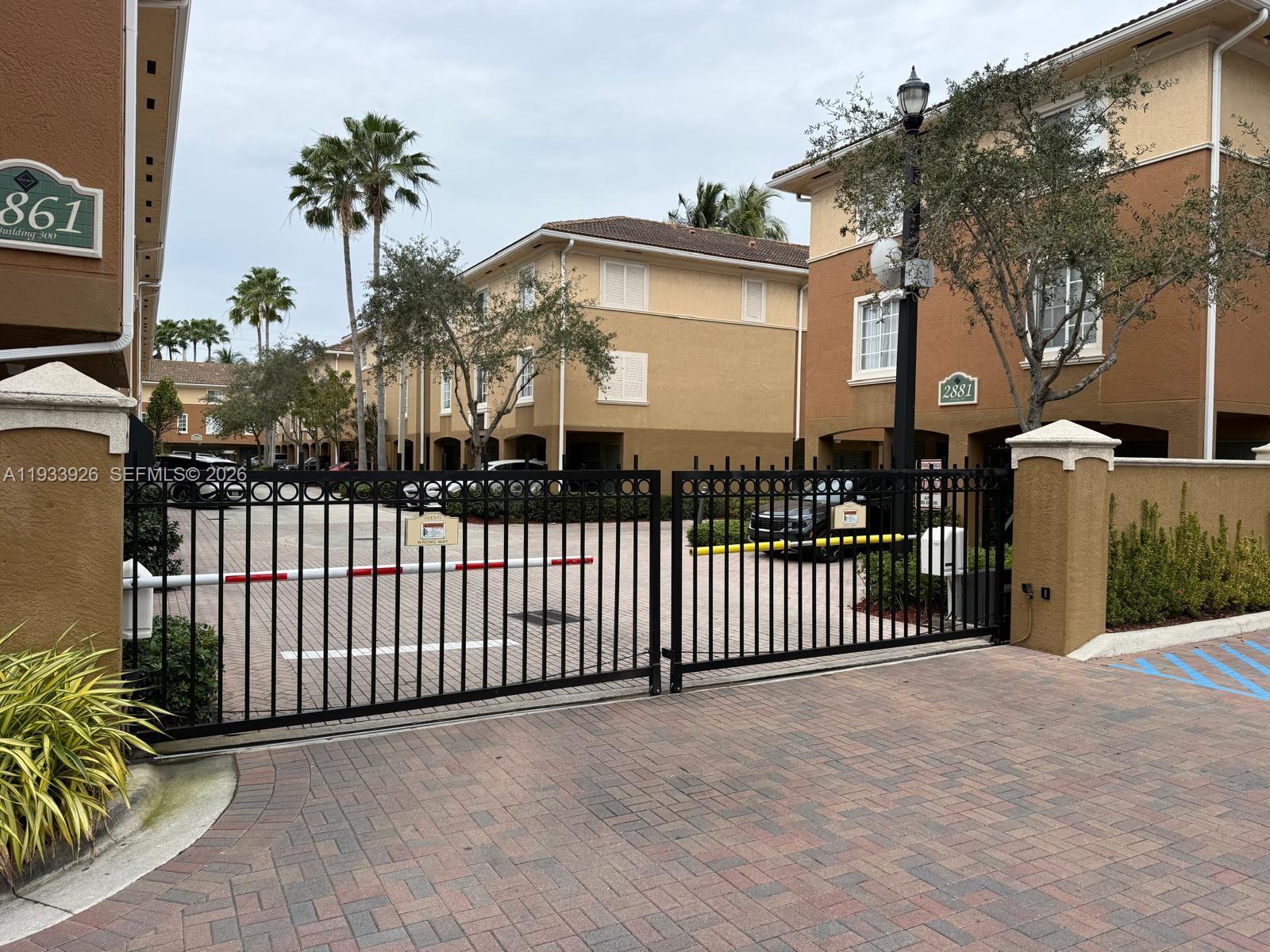 2961 NE 185th St 1613