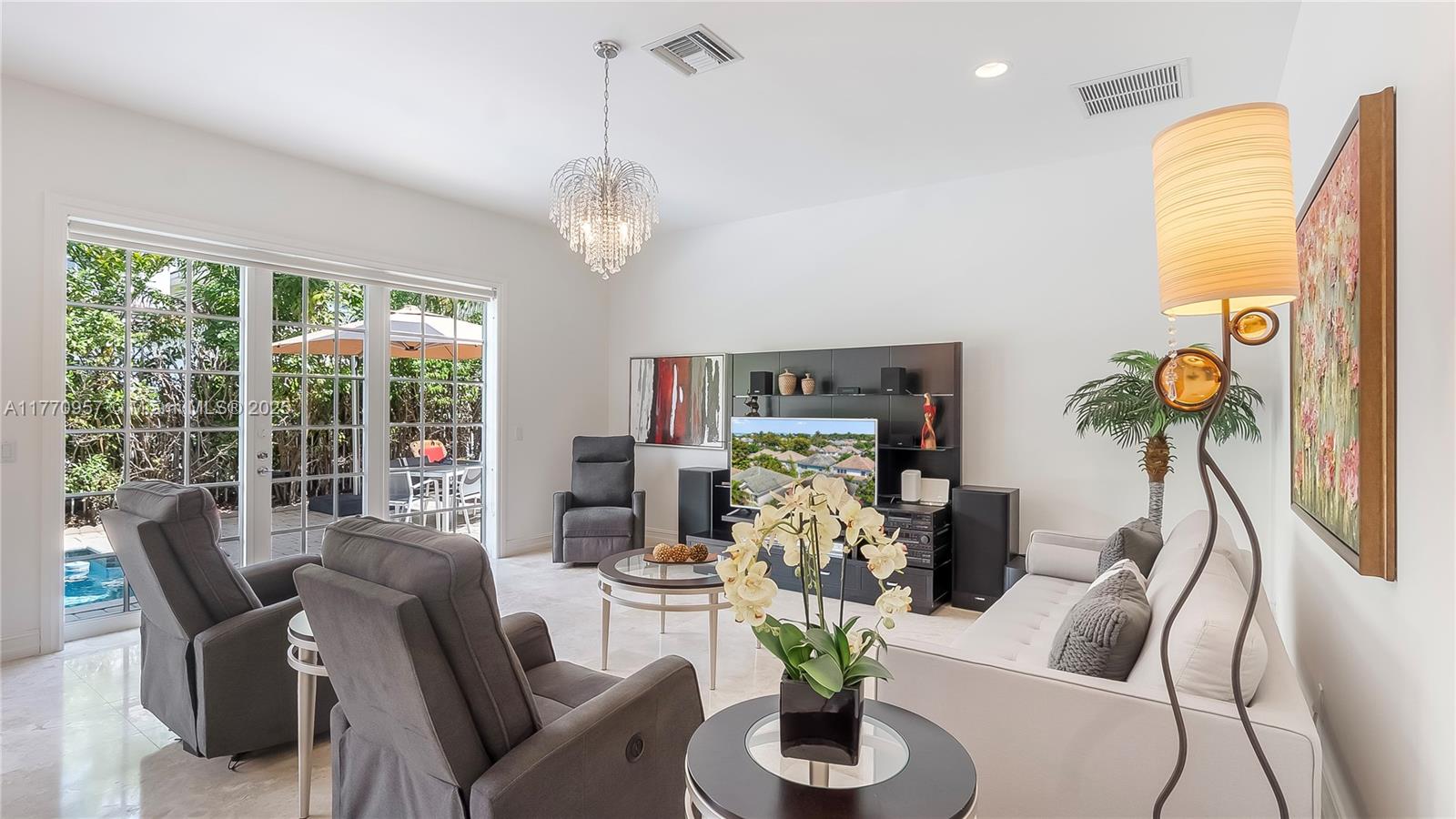 RIVER OAKS - Residential