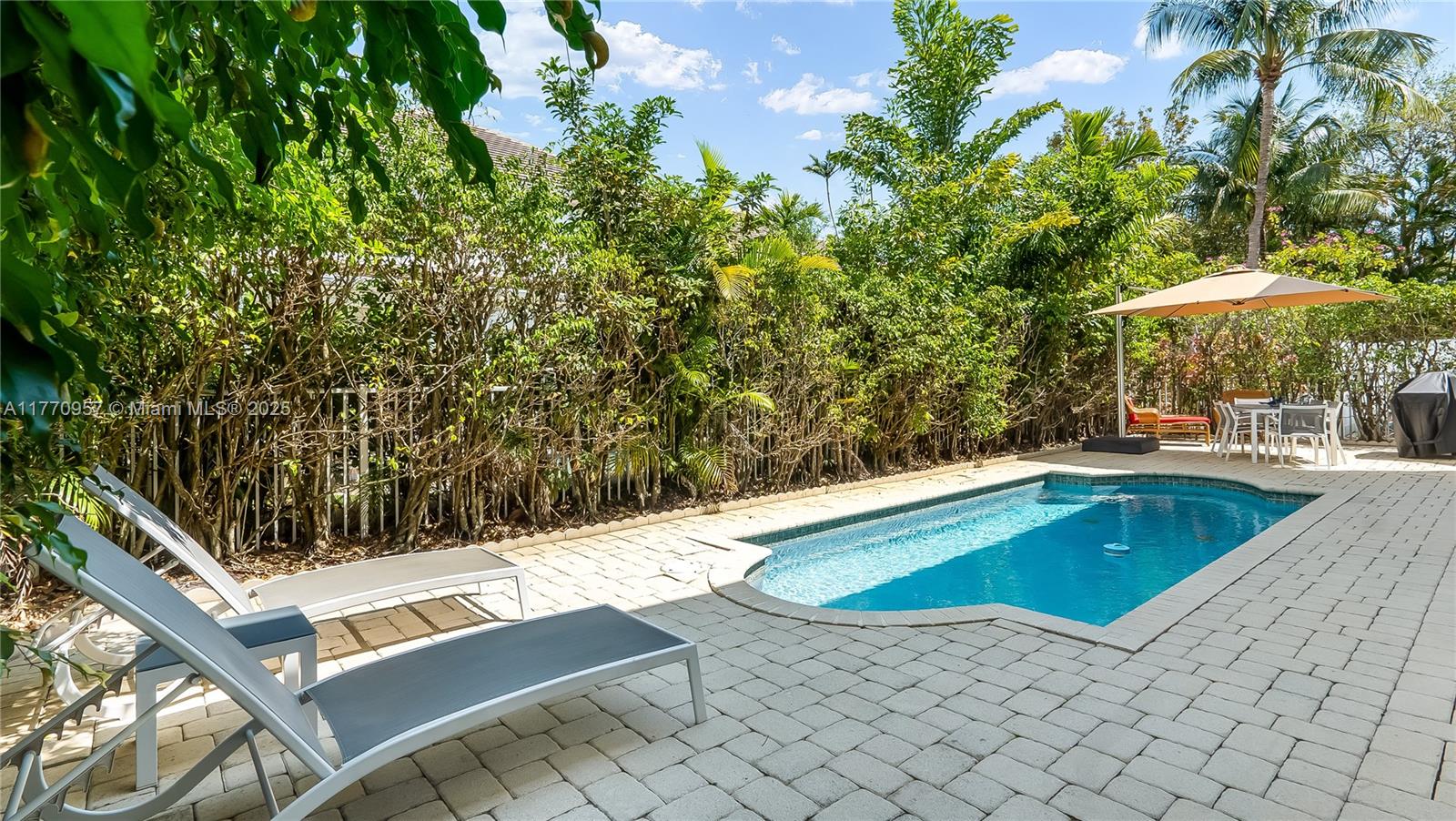 RIVER OAKS - Residential