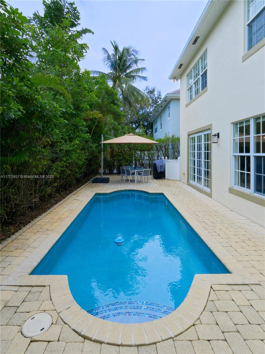 RIVER OAKS - Residential