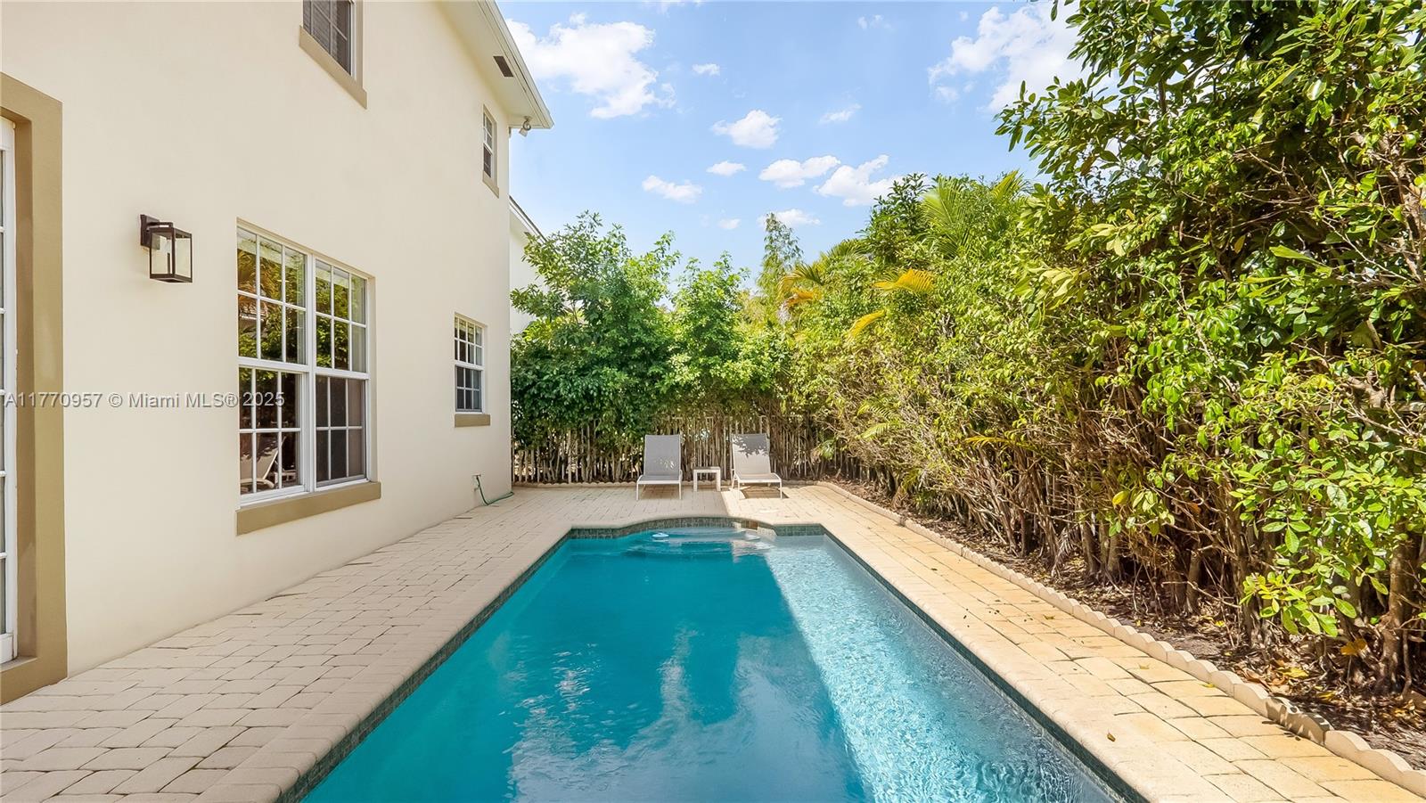 RIVER OAKS - Residential