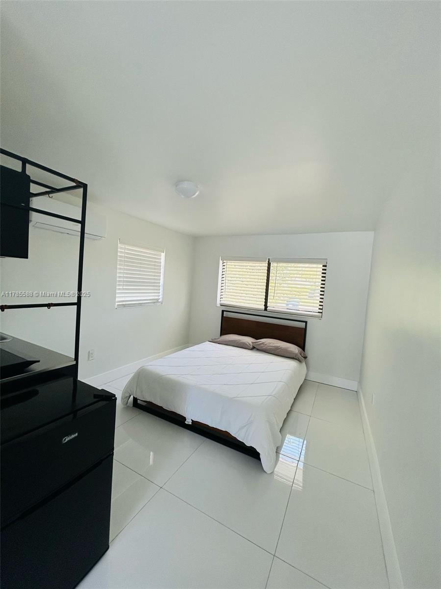 Rental Property at 1412 Ne 118th St 2, Miami, Broward County, Florida - Bedrooms: 1 
Bathrooms: 1  - $1,550 MO.