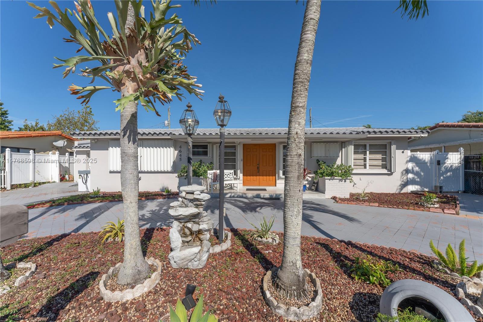 4645 Sw 95th Ave, Miami, Broward County, Florida - 4 Bedrooms  
3 Bathrooms - 