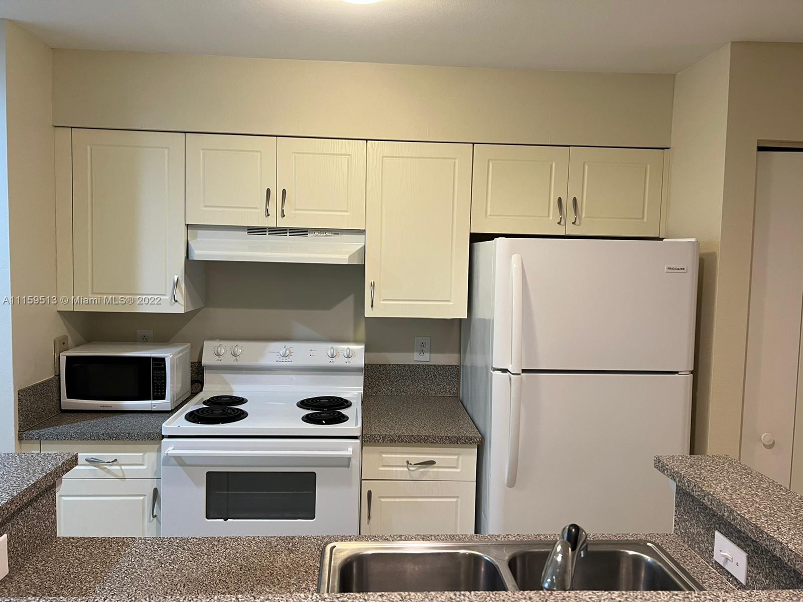 PALM LAKE CONDO - Residential Lease