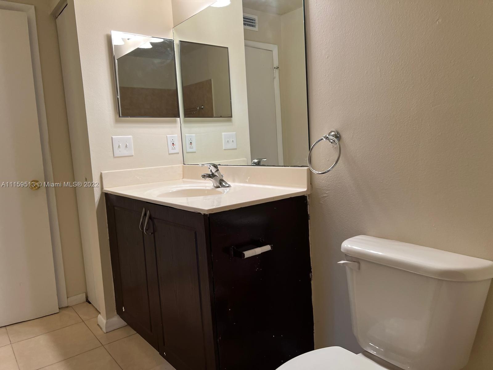 PALM LAKE CONDO - Residential Lease