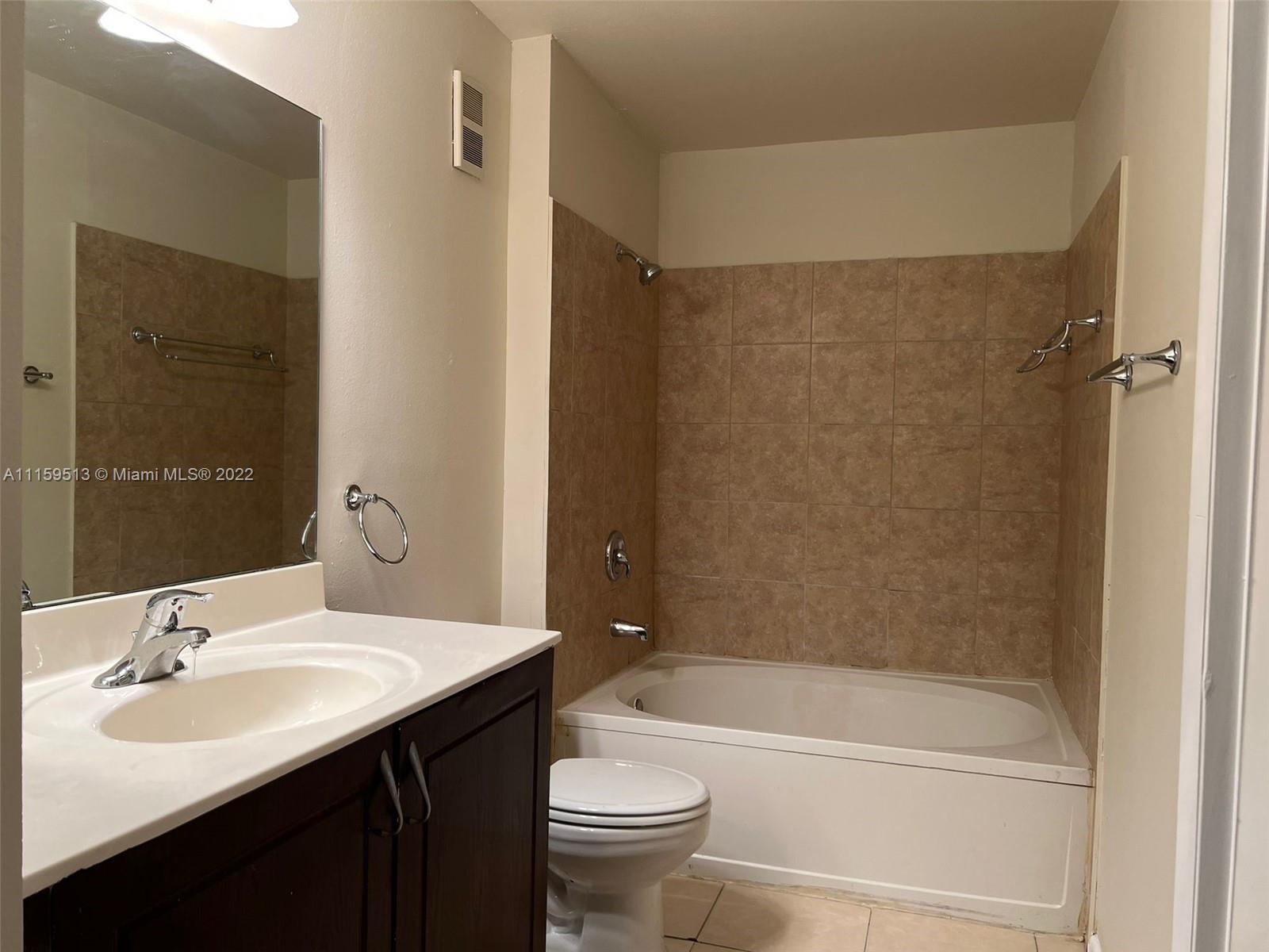 PALM LAKE CONDO - Residential Lease