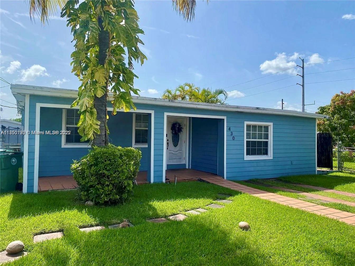 Welcome to your next home! This beautifully remodeled 3-bedroom, 2-bathroom house is located in a quiet residential neighborhood with unbeatable convenience—just minutes from popular restaurants, grocery stores, shops, and major highways.
Inside, you'll find a spacious layout with modern updates throughout. The oversized master bedroom—converted from a garage—offers incredible space, comfortably fitting a king-size bed and two nightstands. It also features two double-door closets with built-in cabinetry and an en-suite bathroom with double sinks and a luxurious waterfall shower.
The large backyard and covered patio are ideal for entertaining or relaxing outdoors, while ample parking includes space for an RV or boat.
* Efficiency with its own separate entrance on the side of the house.