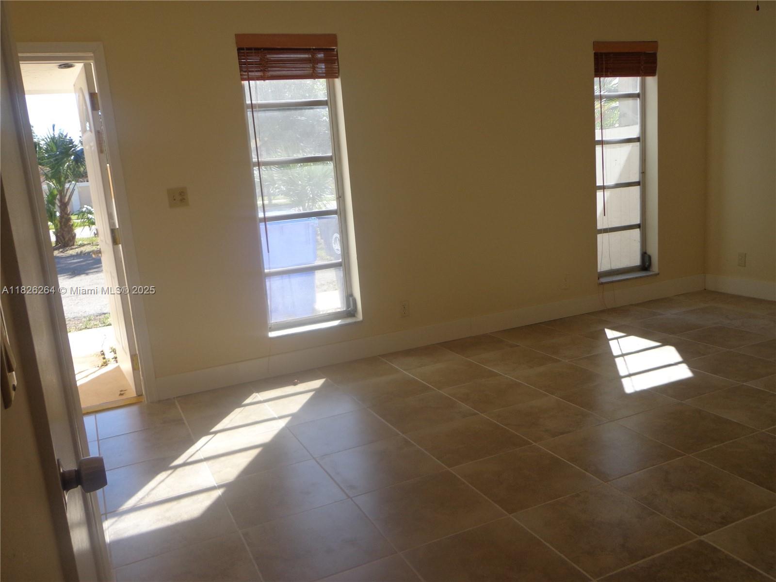 RENOVATED 3 BEDR 2 BATH 1/2 BATH - NICE TOWNHOUSE- COVERED PATIO - BRAND NEW VINYL PLAK FLOORING UPSTARIRS AND TILE DOWNSTAIRS - Close to Turnpike, I-95 and 441 - Commercial plaza with supermarket, hardware, fast food, all shopping 5 min away. Equal Housing Opportunity
