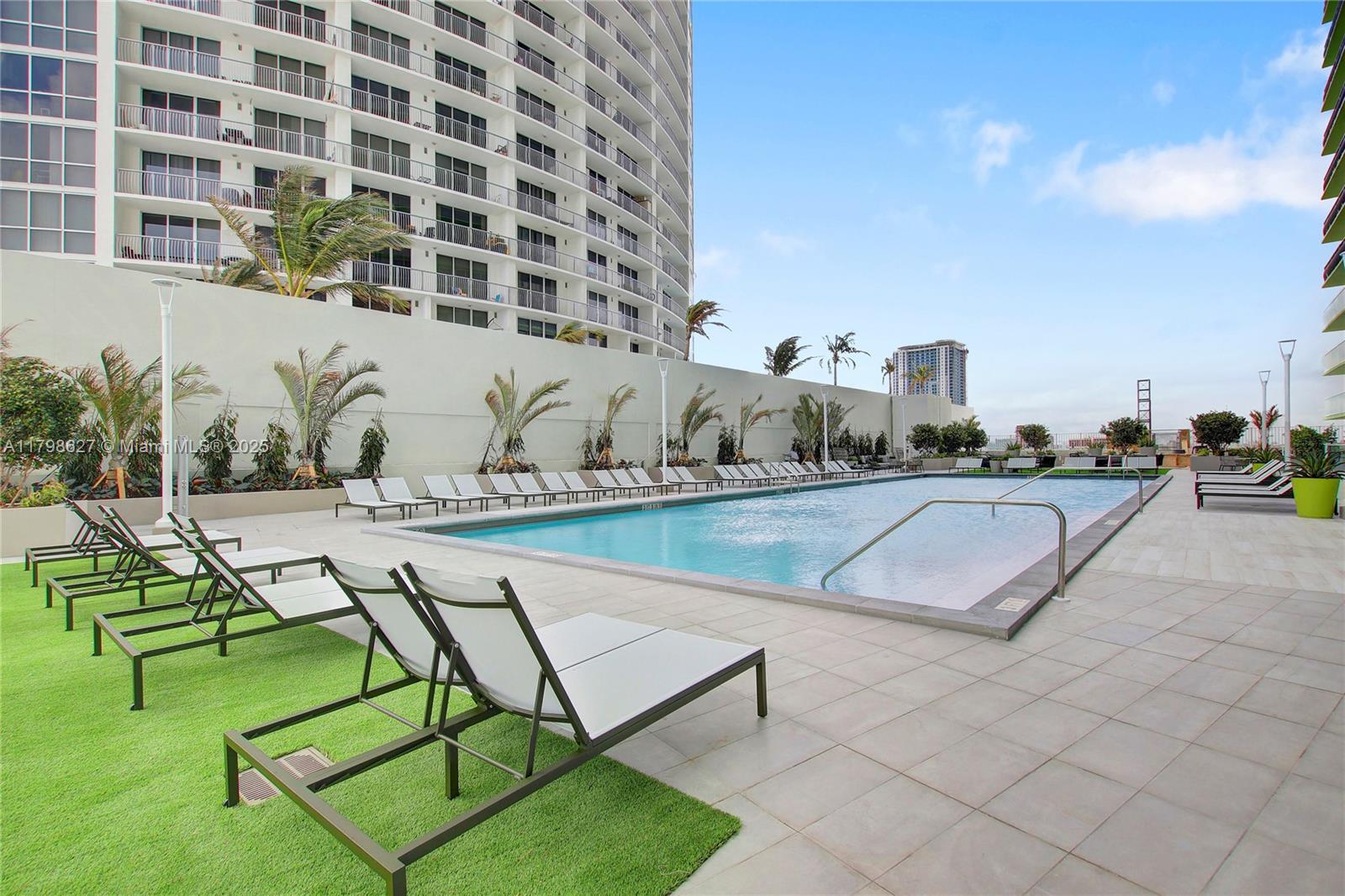 1756 N Bayshore Dr 37L, Miami, Broward County, Florida - 1 Bedrooms  
1 Bathrooms - 