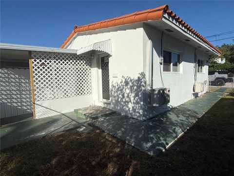 1122 NW 32nd Ct Front Miami FL 33125