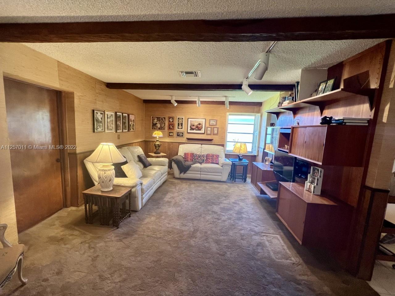 KENDALE LAKES NORTH SEC 4 - Residential