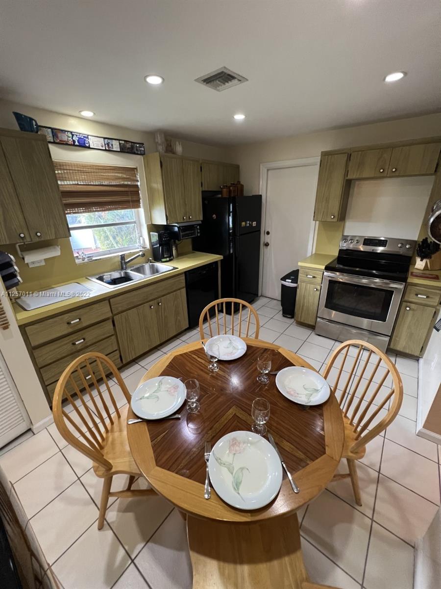 KENDALE LAKES NORTH SEC 4 - Residential