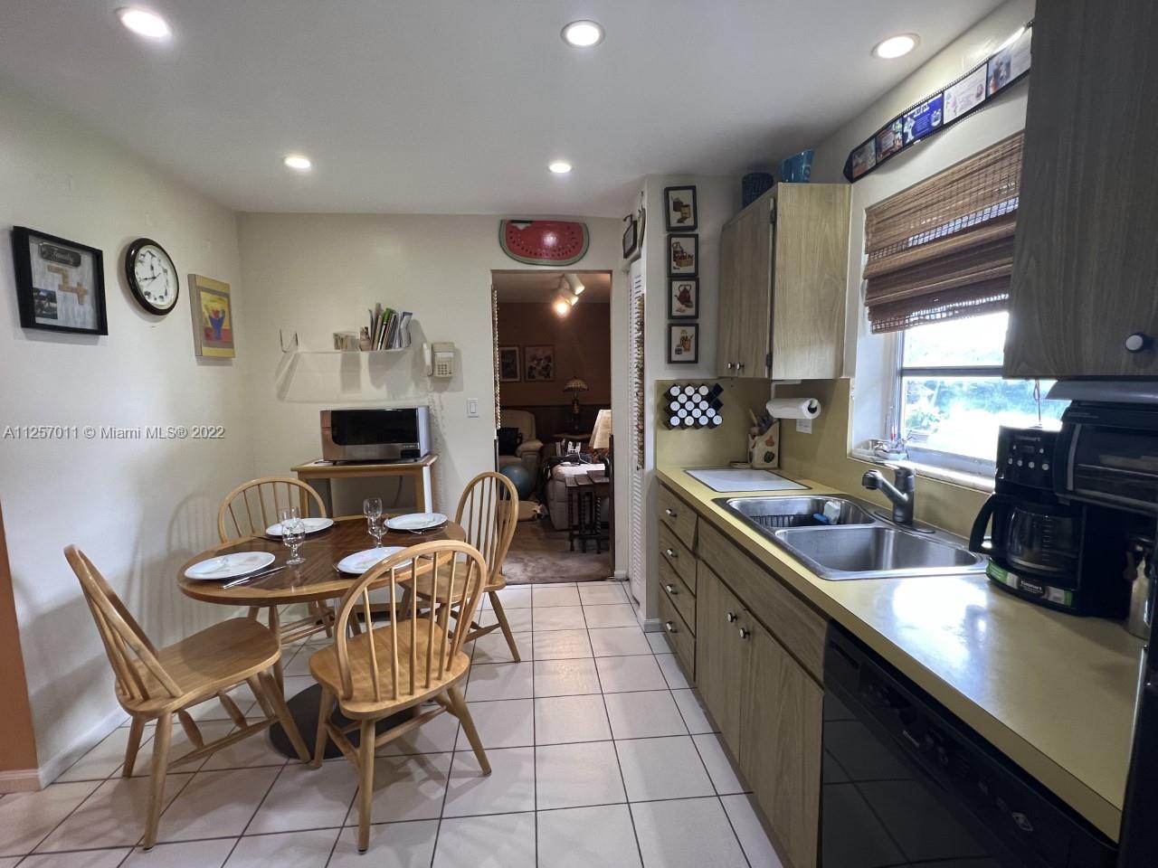 KENDALE LAKES NORTH SEC 4 - Residential