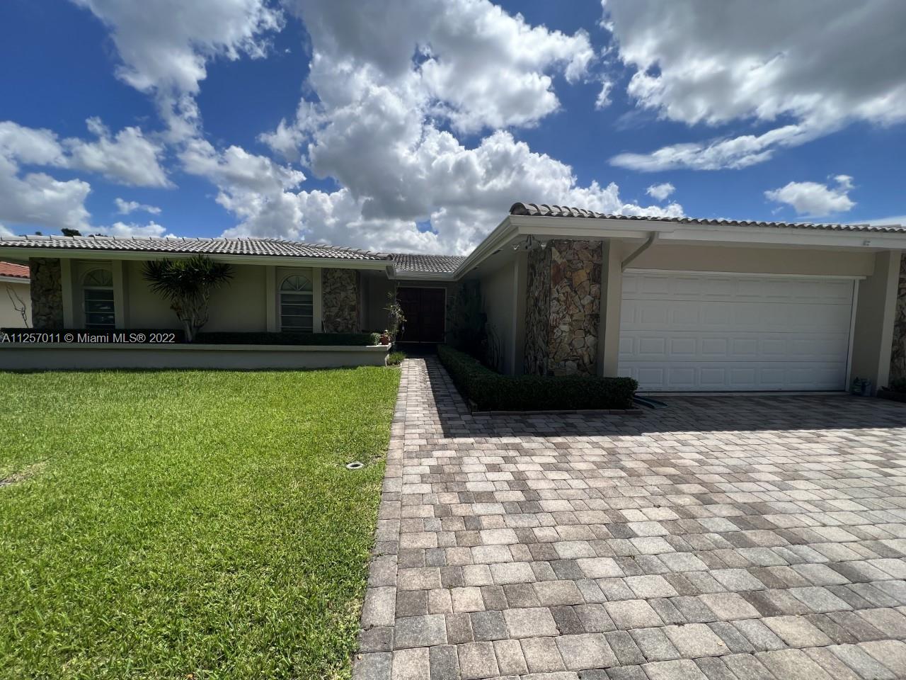 KENDALE LAKES NORTH SEC 4 - Residential