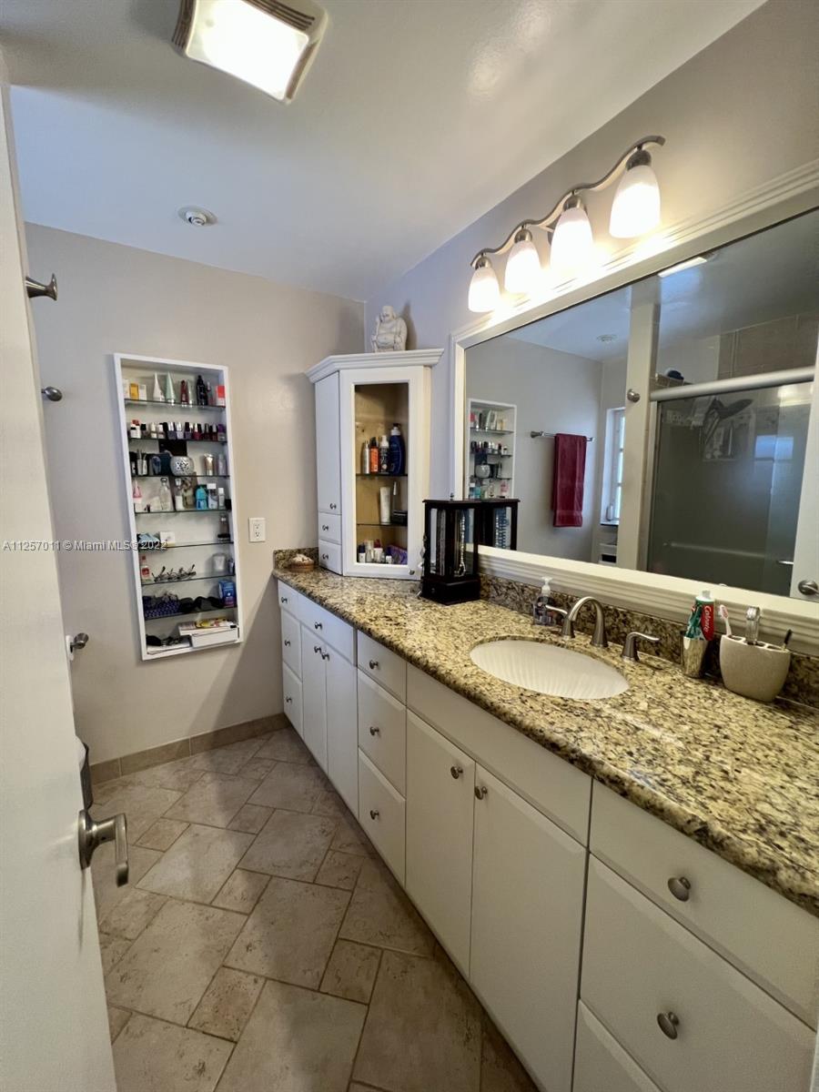 KENDALE LAKES NORTH SEC 4 - Residential