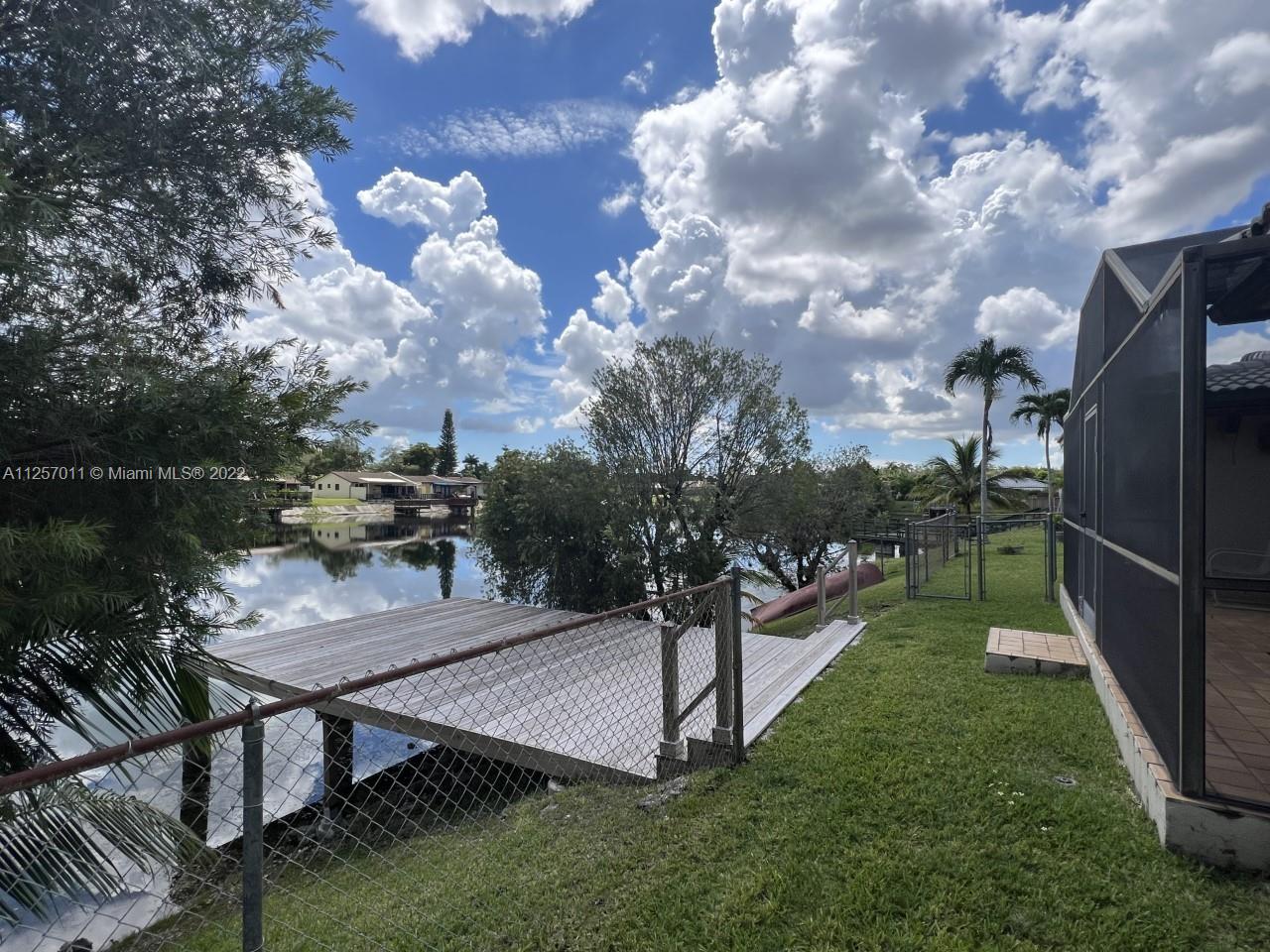 KENDALE LAKES NORTH SEC 4 - Residential