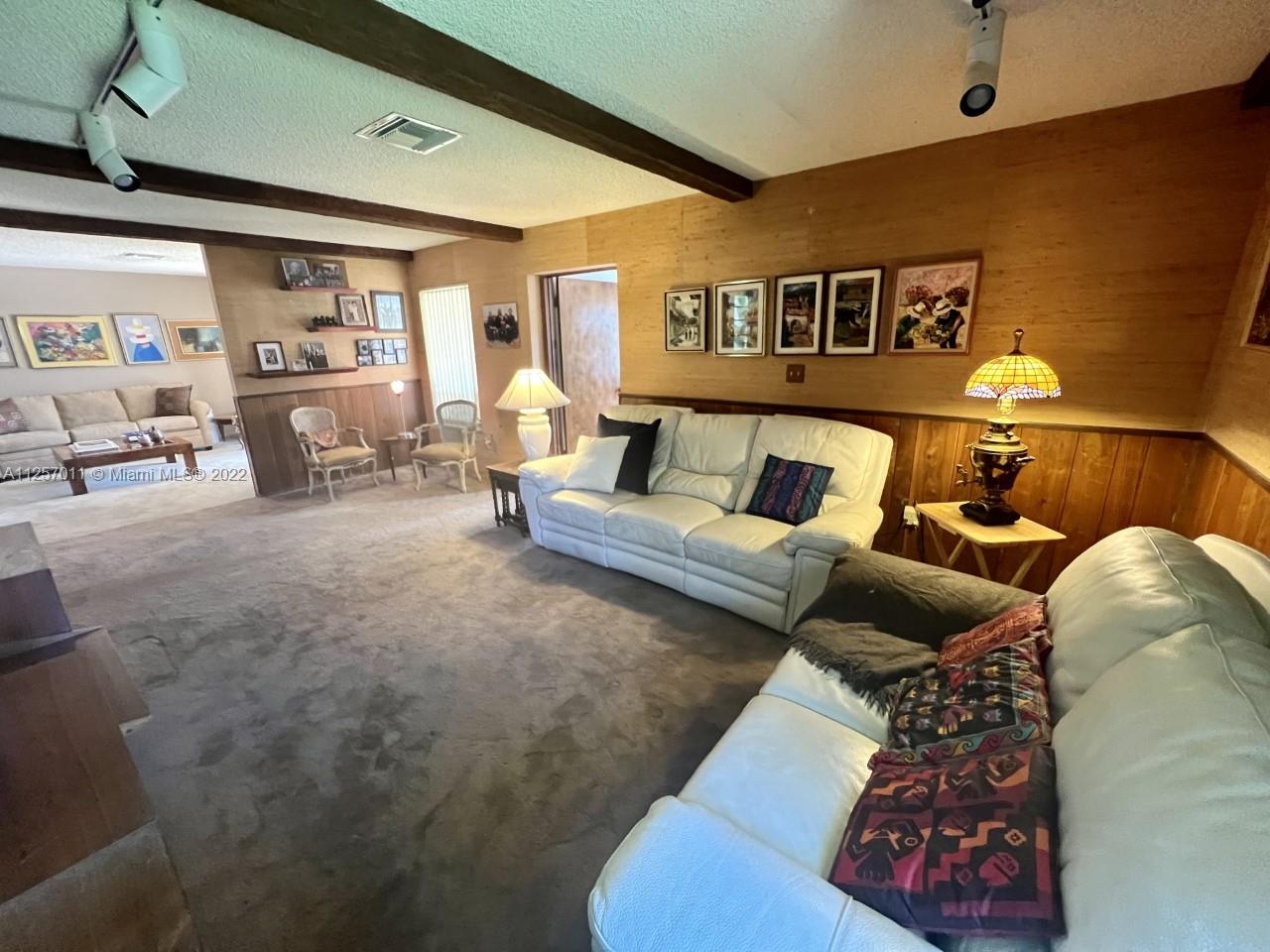 KENDALE LAKES NORTH SEC 4 - Residential