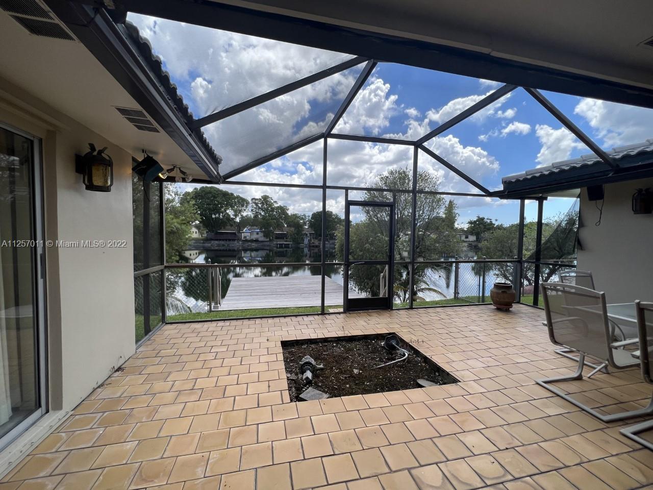 KENDALE LAKES NORTH SEC 4 - Residential