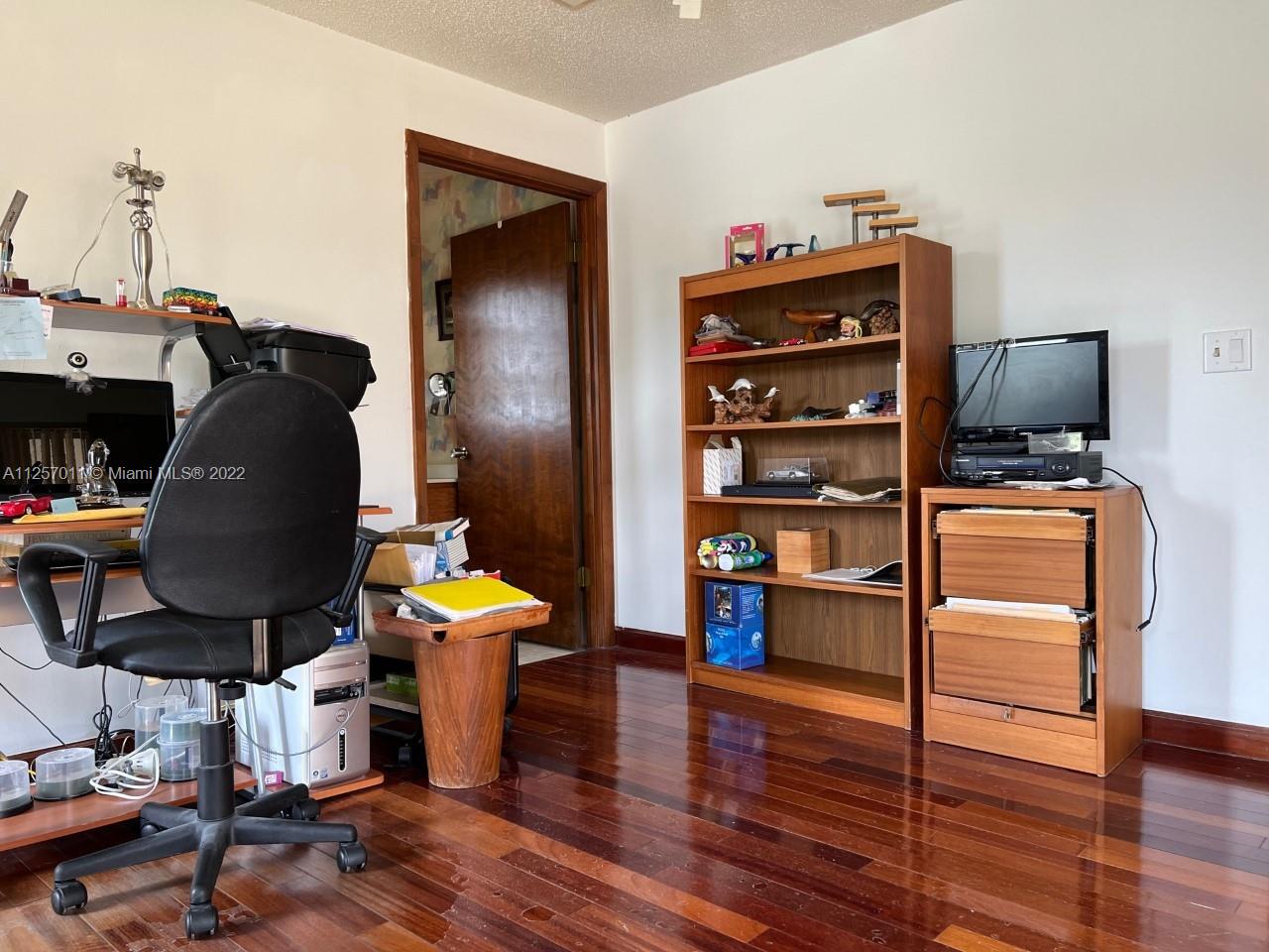 KENDALE LAKES NORTH SEC 4 - Residential