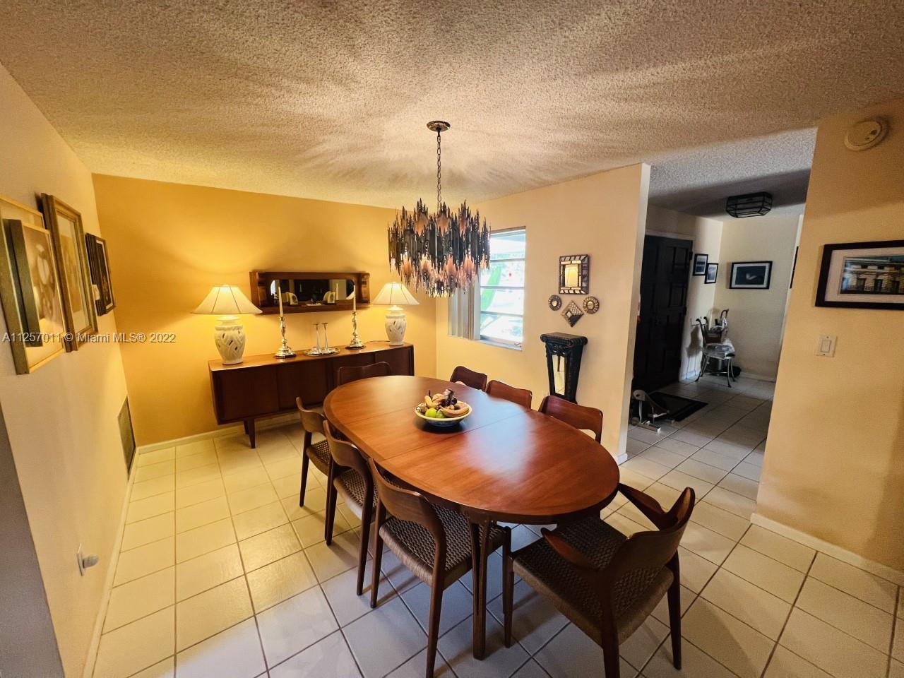 KENDALE LAKES NORTH SEC 4 - Residential