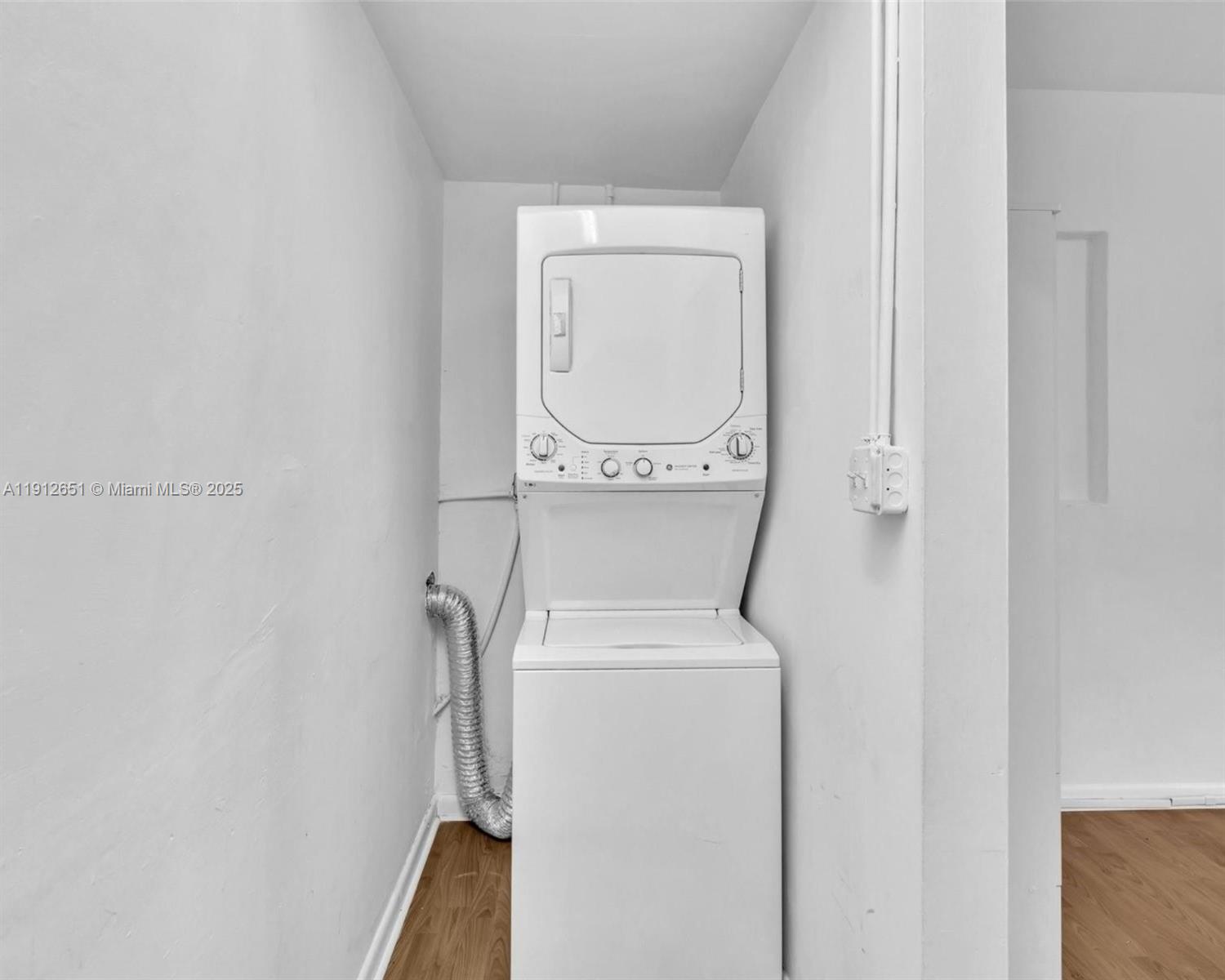 ENGLEWOOD - Residential Lease