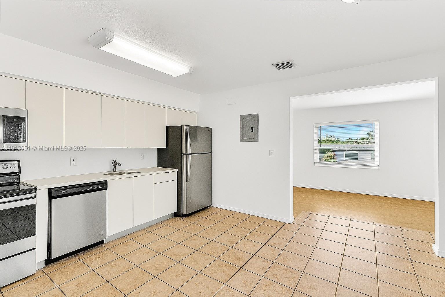 ENGLEWOOD - Residential Lease