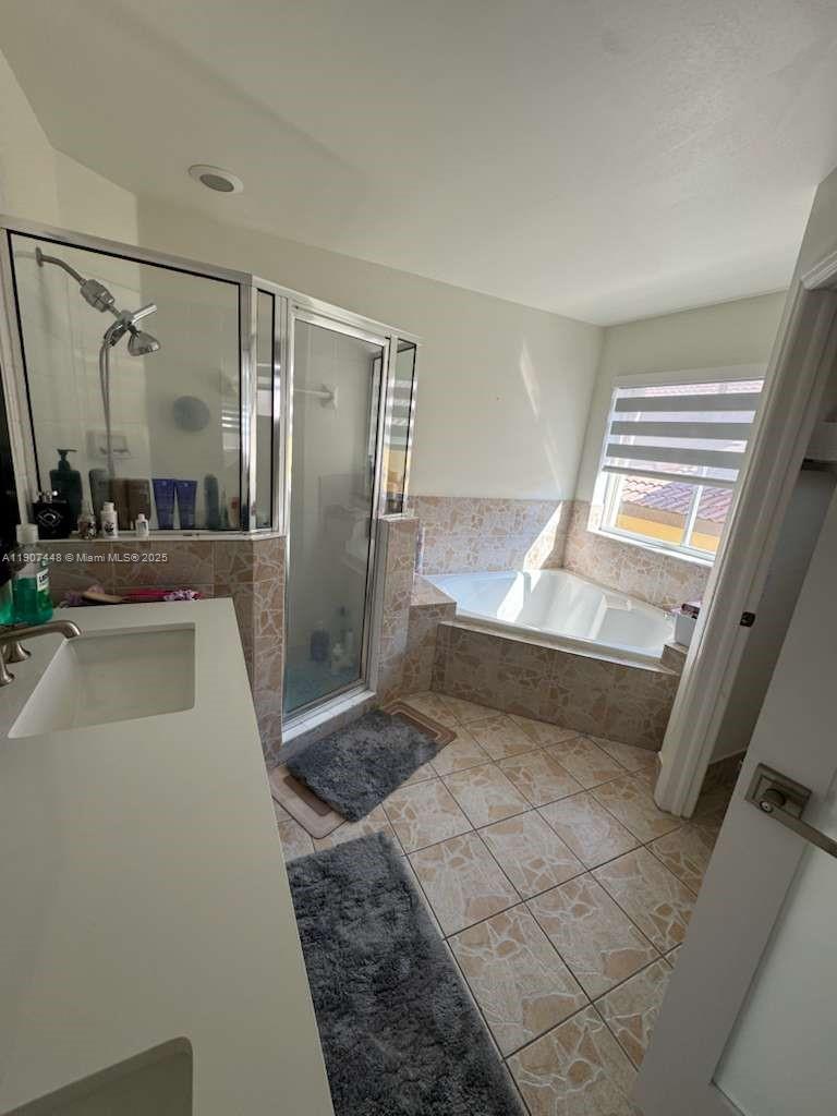 DORAL LANDINGS EAST - Residential