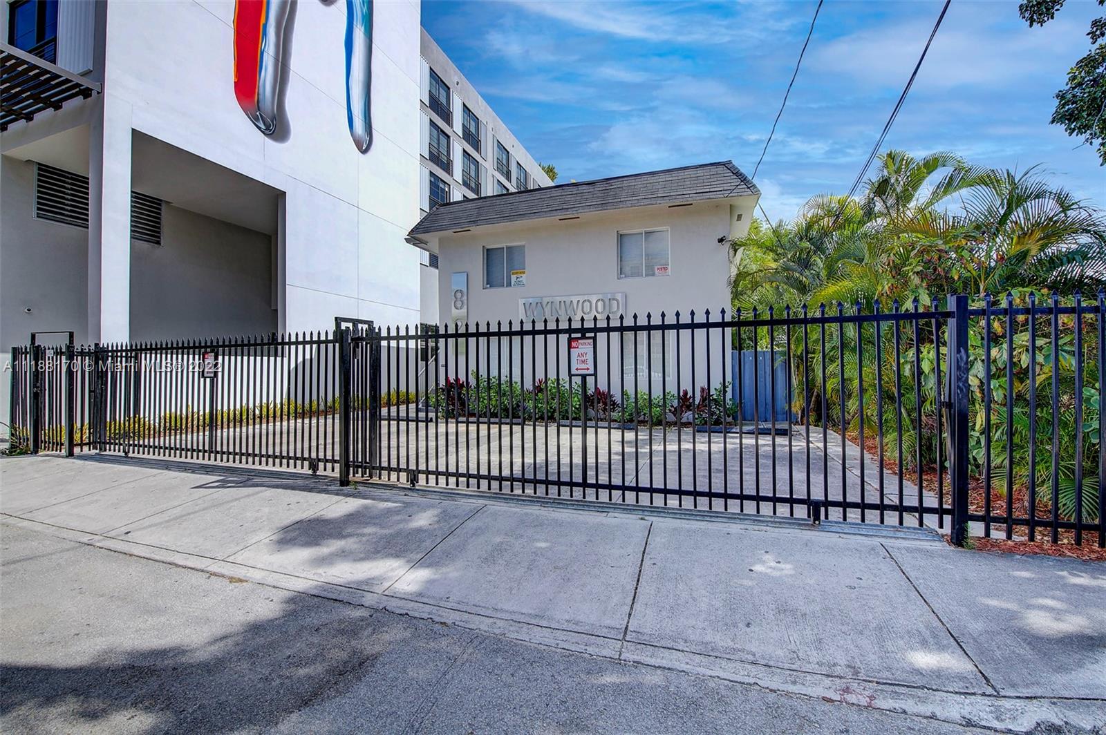 82 NW 27th St