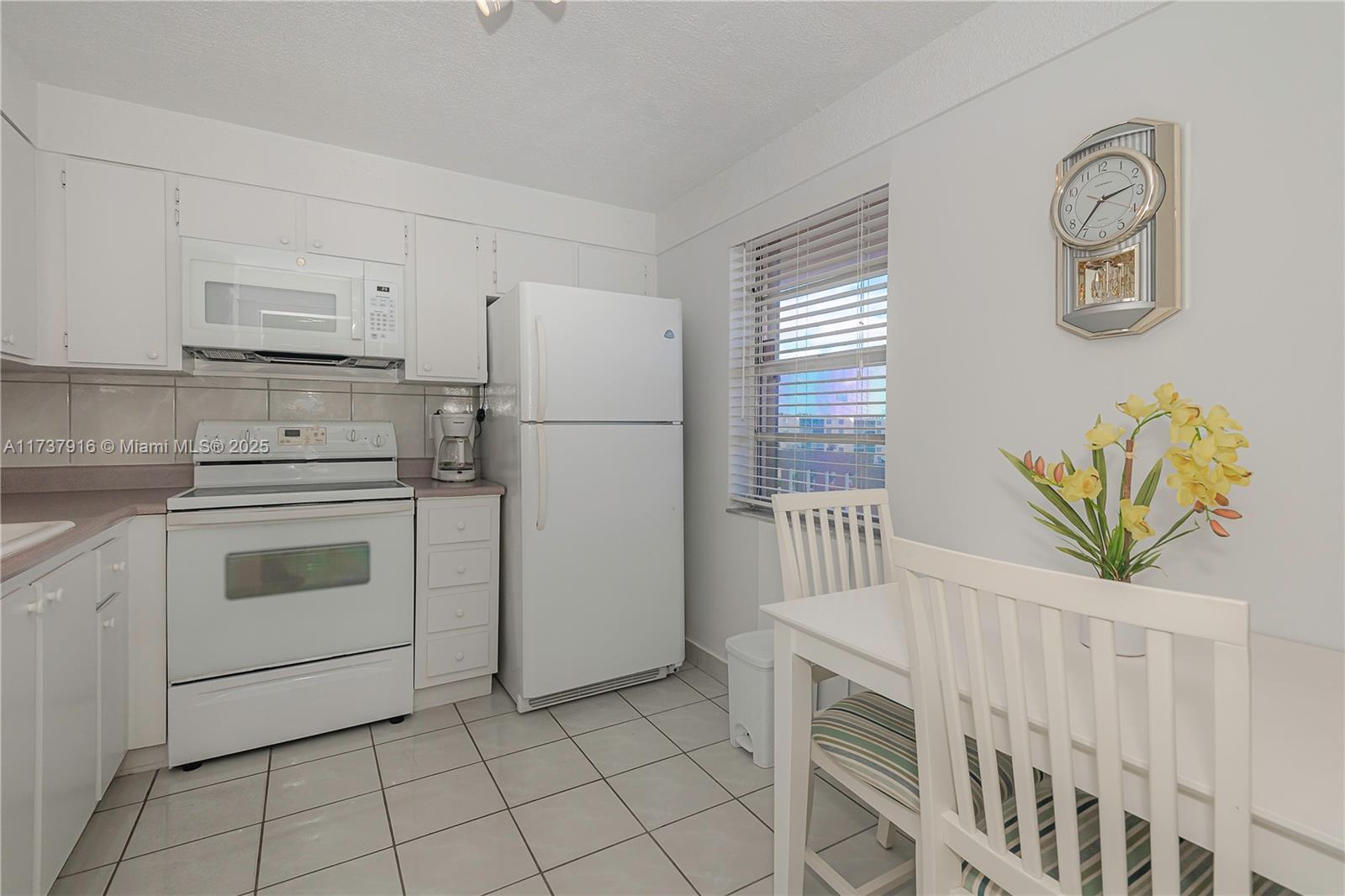 MEADOWBROOK LAKES VIEW CO - Residential