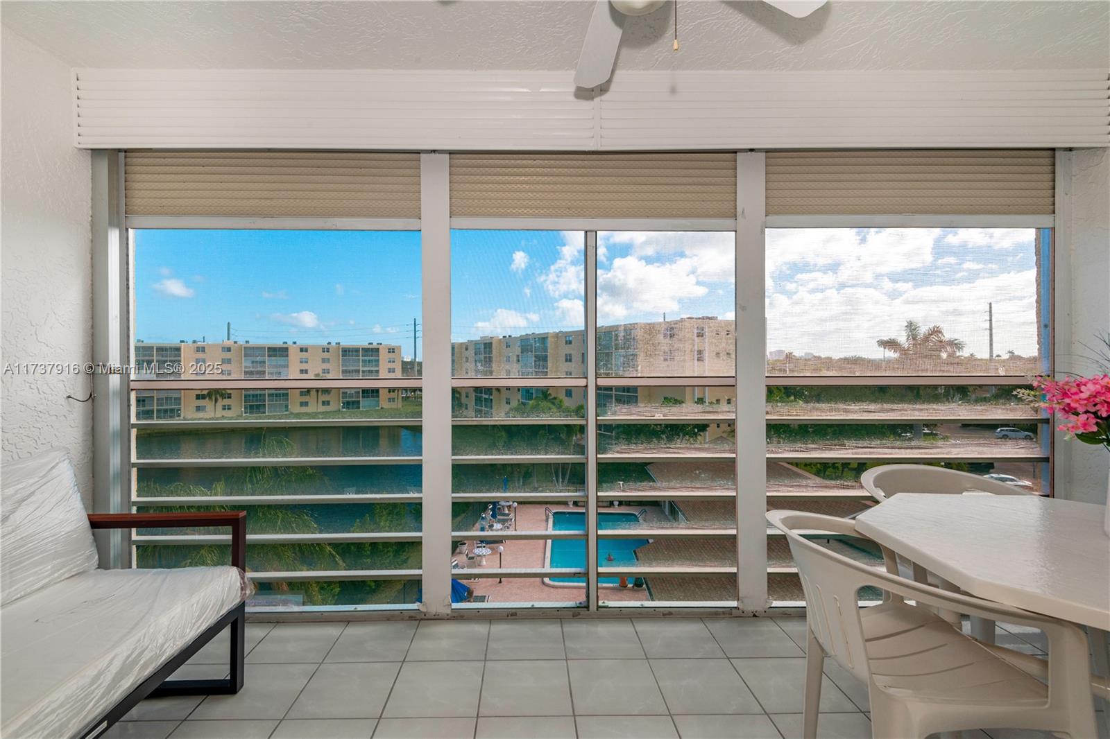 MEADOWBROOK LAKES VIEW CO - Residential