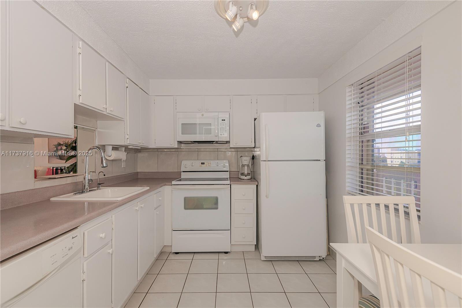 MEADOWBROOK LAKES VIEW CO - Residential