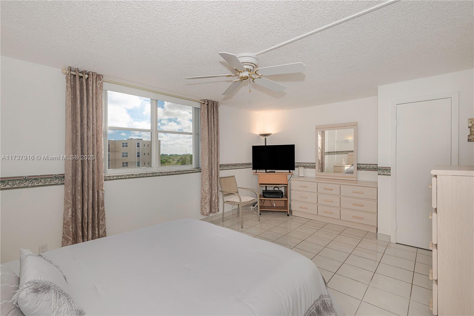 MEADOWBROOK LAKES VIEW CO - Residential