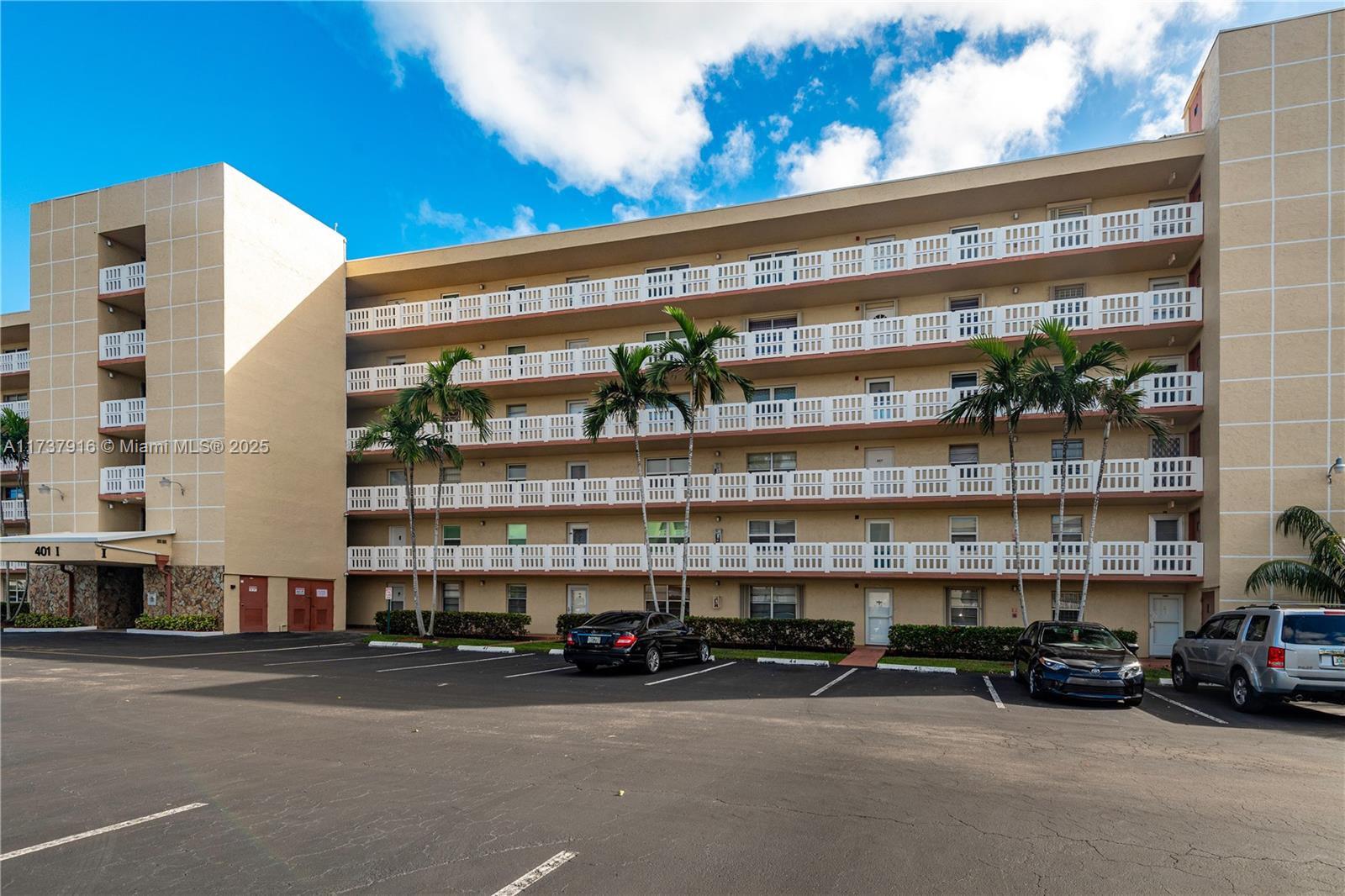 MEADOWBROOK LAKES VIEW CO - Residential