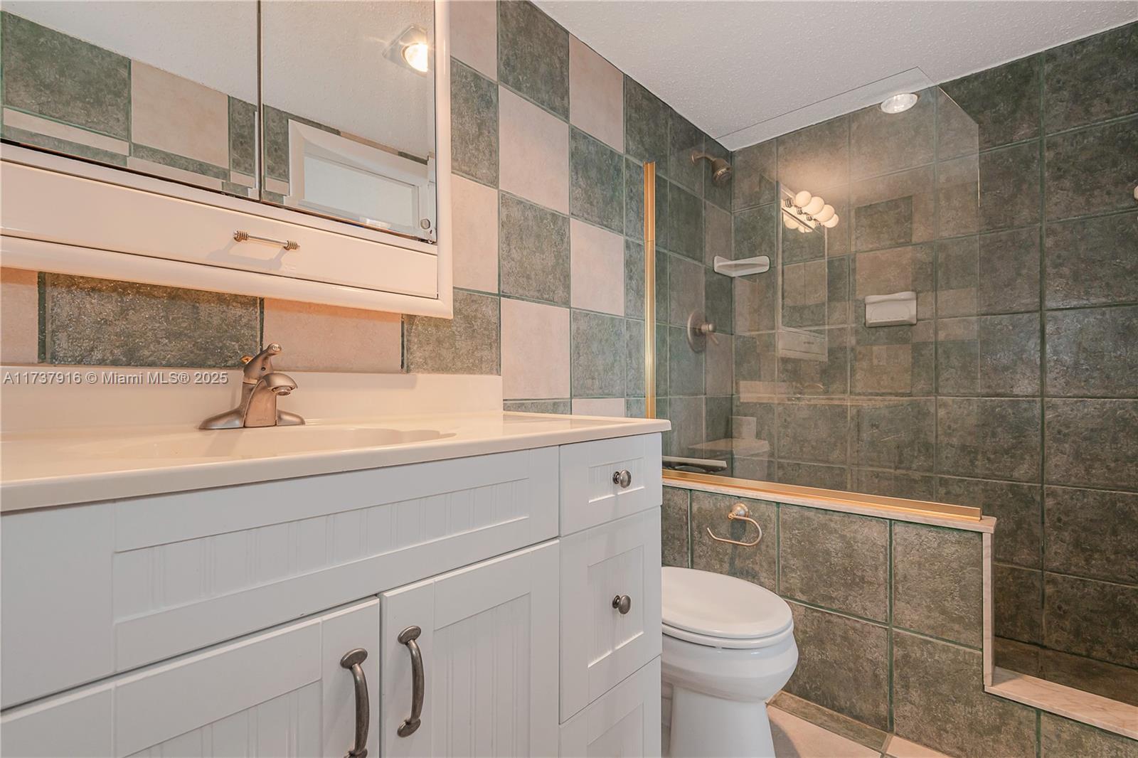 MEADOWBROOK LAKES VIEW CO - Residential