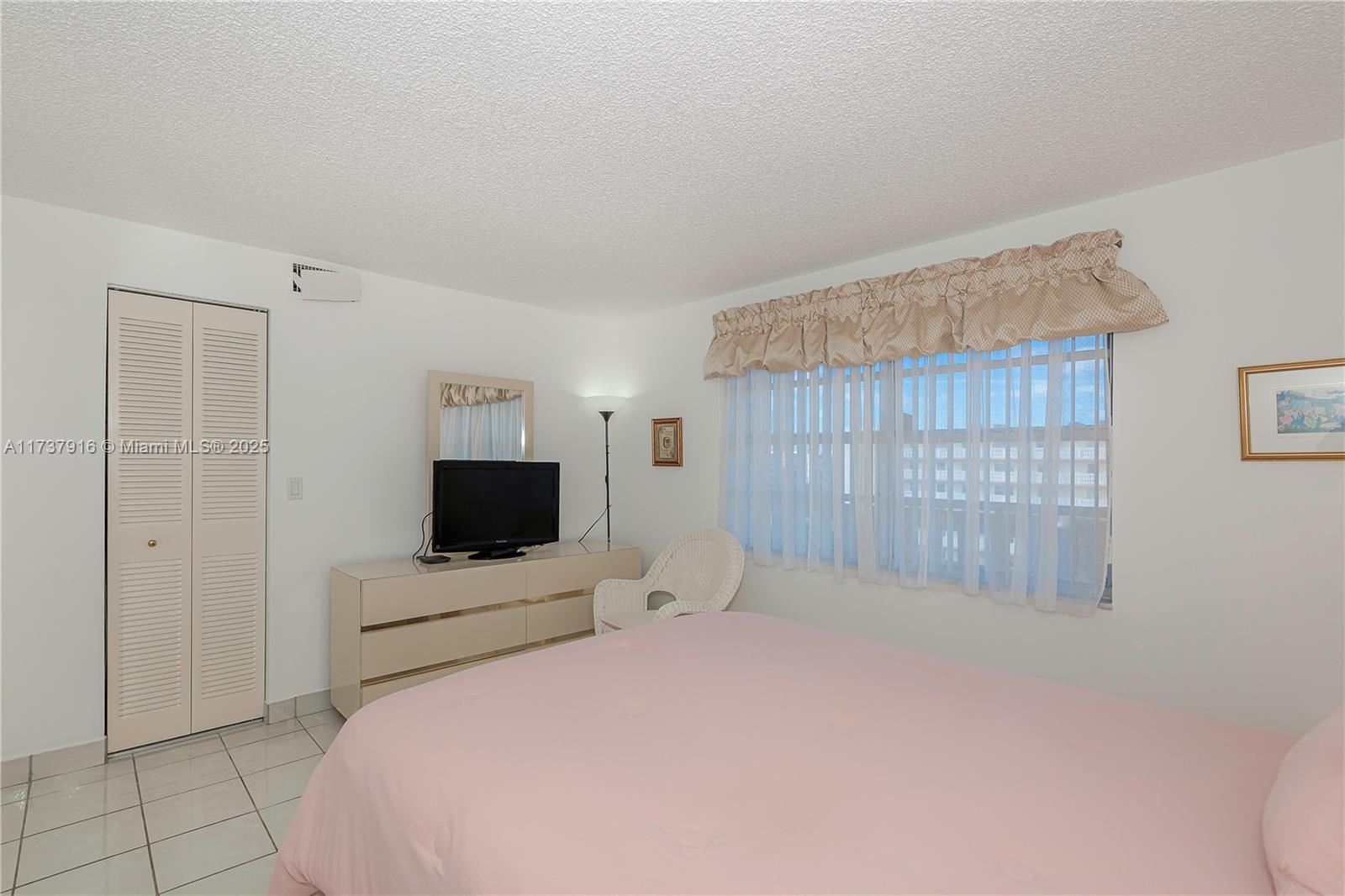 MEADOWBROOK LAKES VIEW CO - Residential