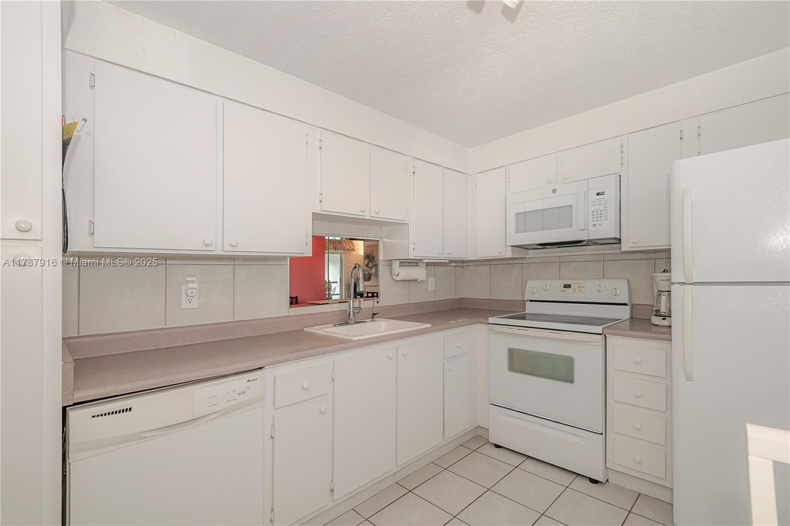 MEADOWBROOK LAKES VIEW CO - Residential