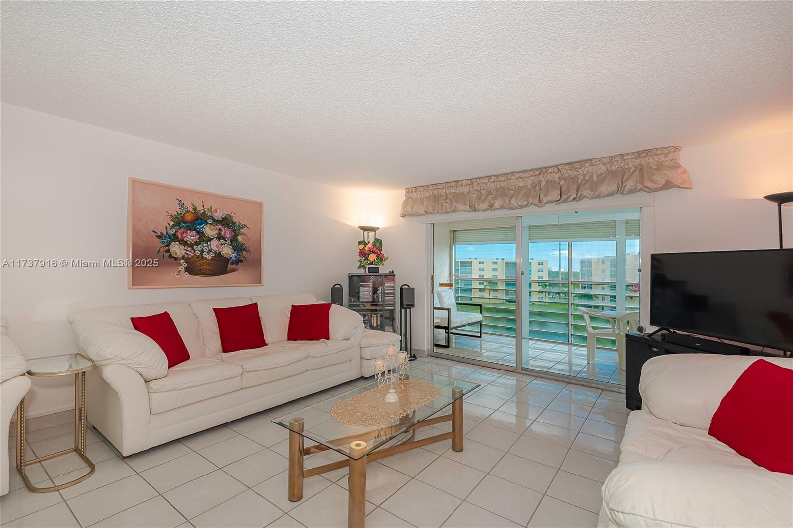 MEADOWBROOK LAKES VIEW CO - Residential