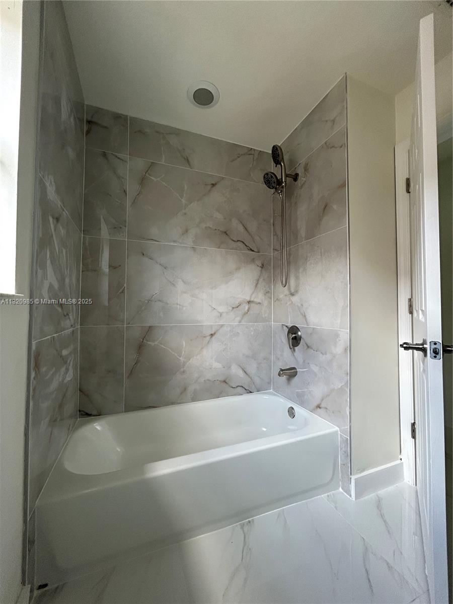 1507 SE 20th Rd, Homestead, FL, 33035/$429,900 4 1507 SE 20th Rd